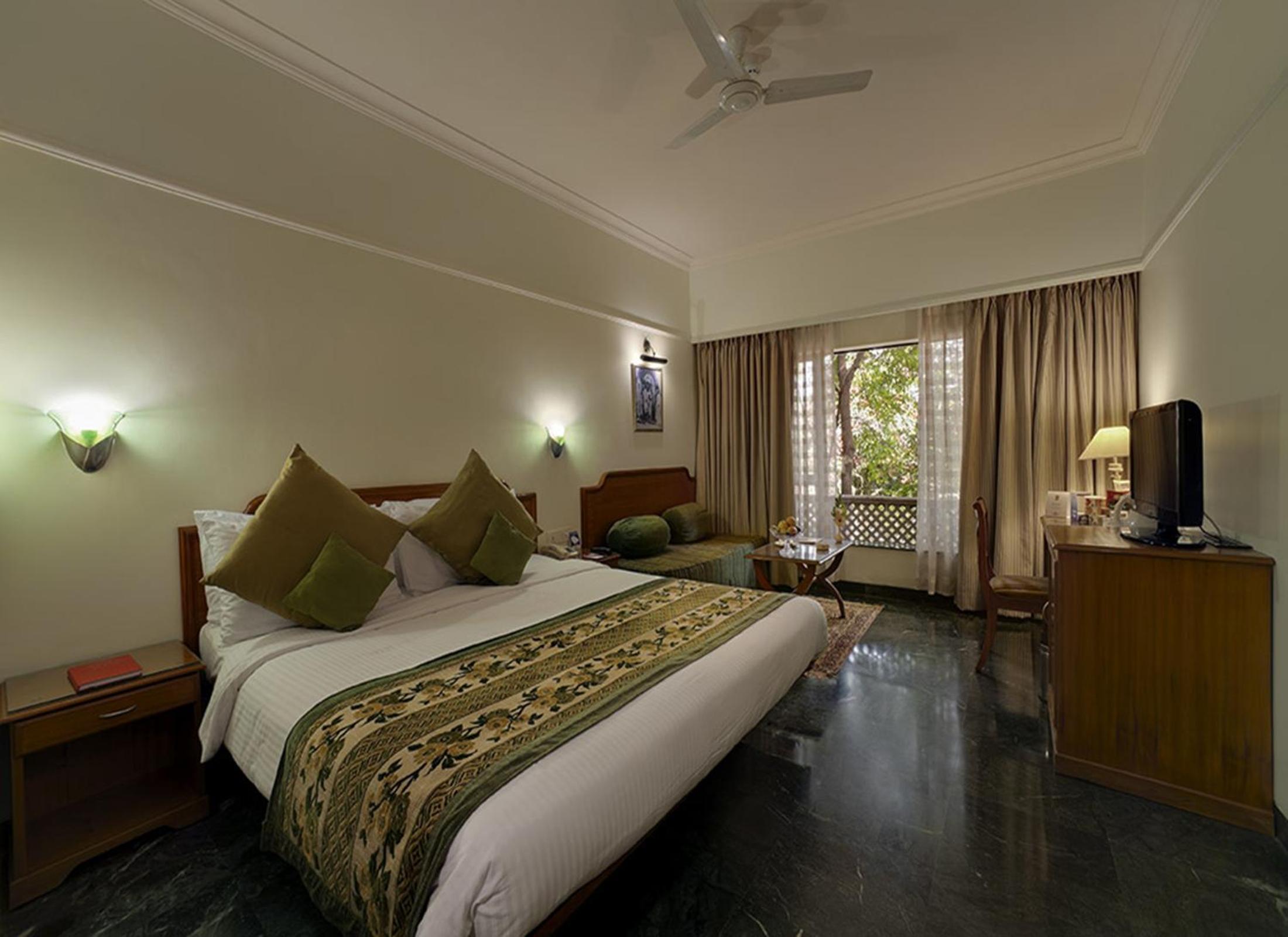 Suite with Pool View - Photo 1