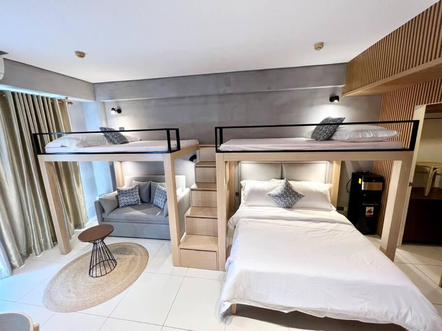 One-Bedroom Apartment with Balcony and Water View photo 1
