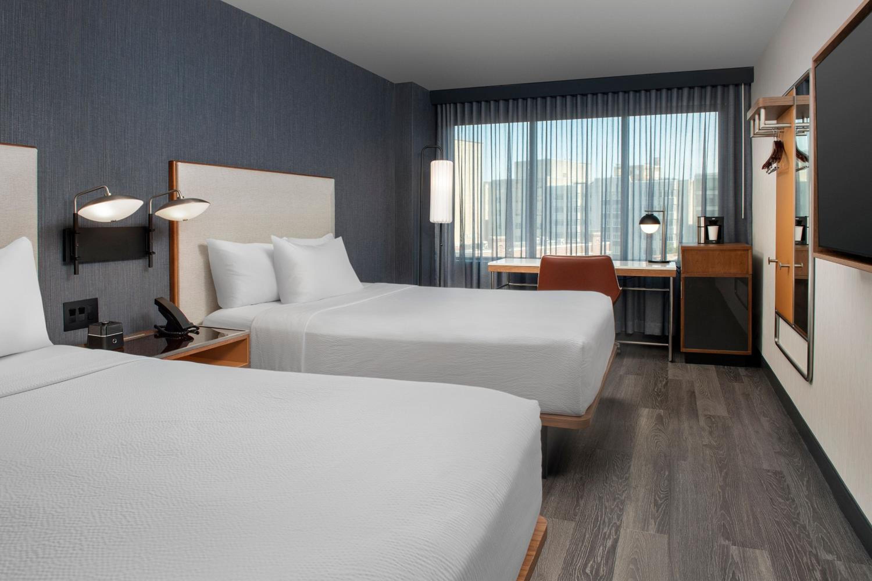 Queen Room with Two Queen Beds - High Floor - Photo 1