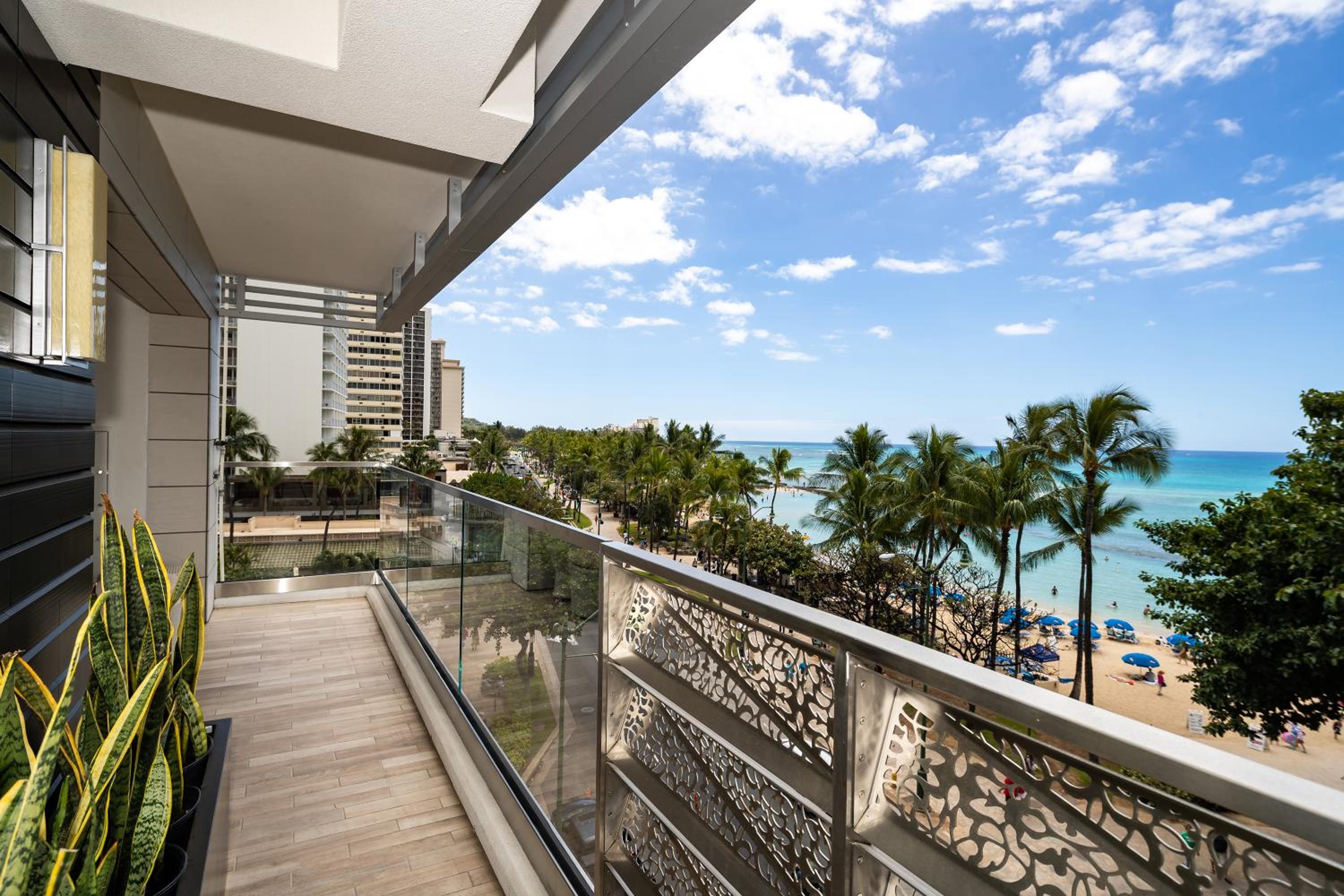 Ocean View Emerald Suite - 2 Bedroom Plus Den - Photo 5