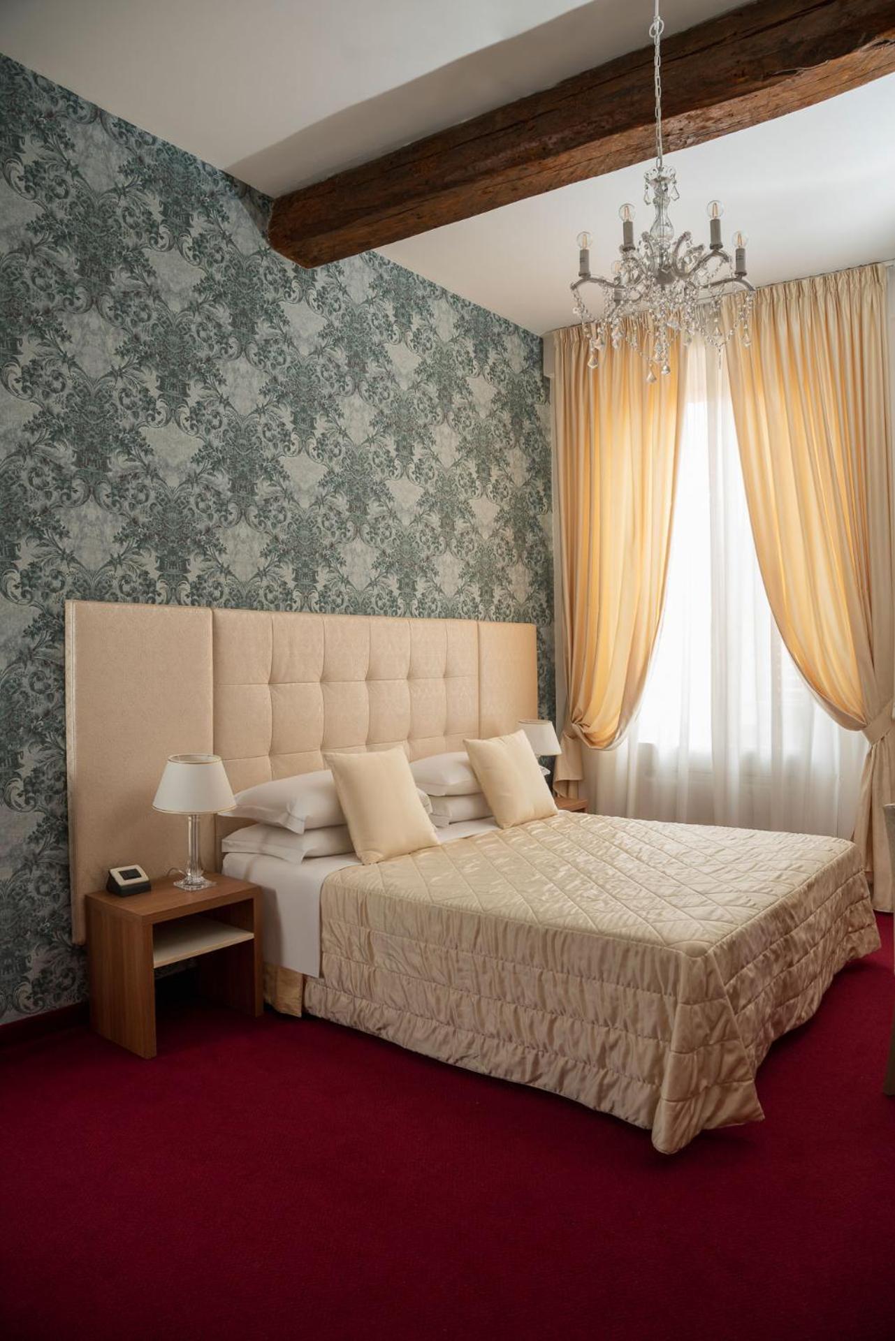 Deluxe Double Room - Photo 4
