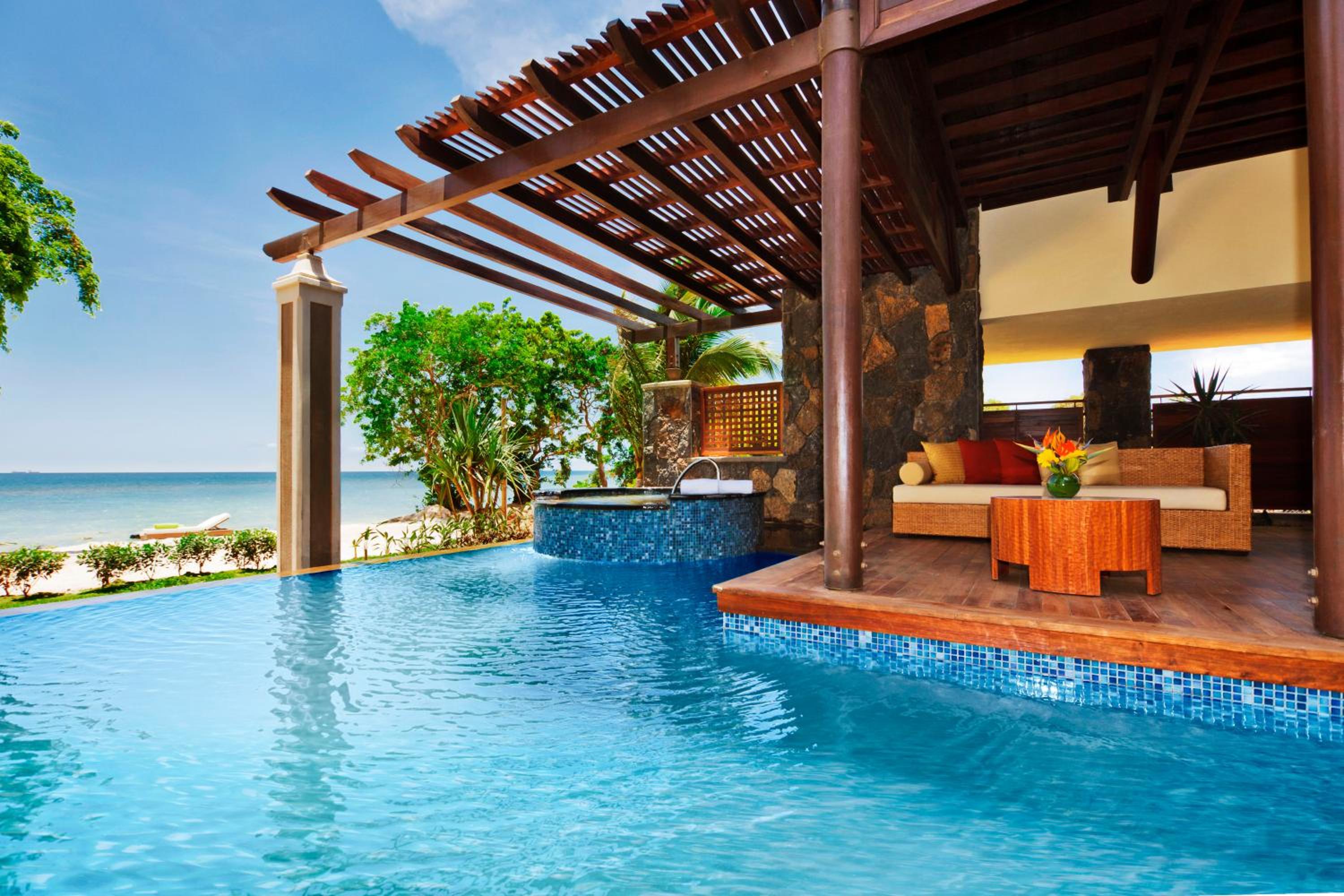 Beach Front Luxury Jet Pool Suite with Heated Pool & Hammam