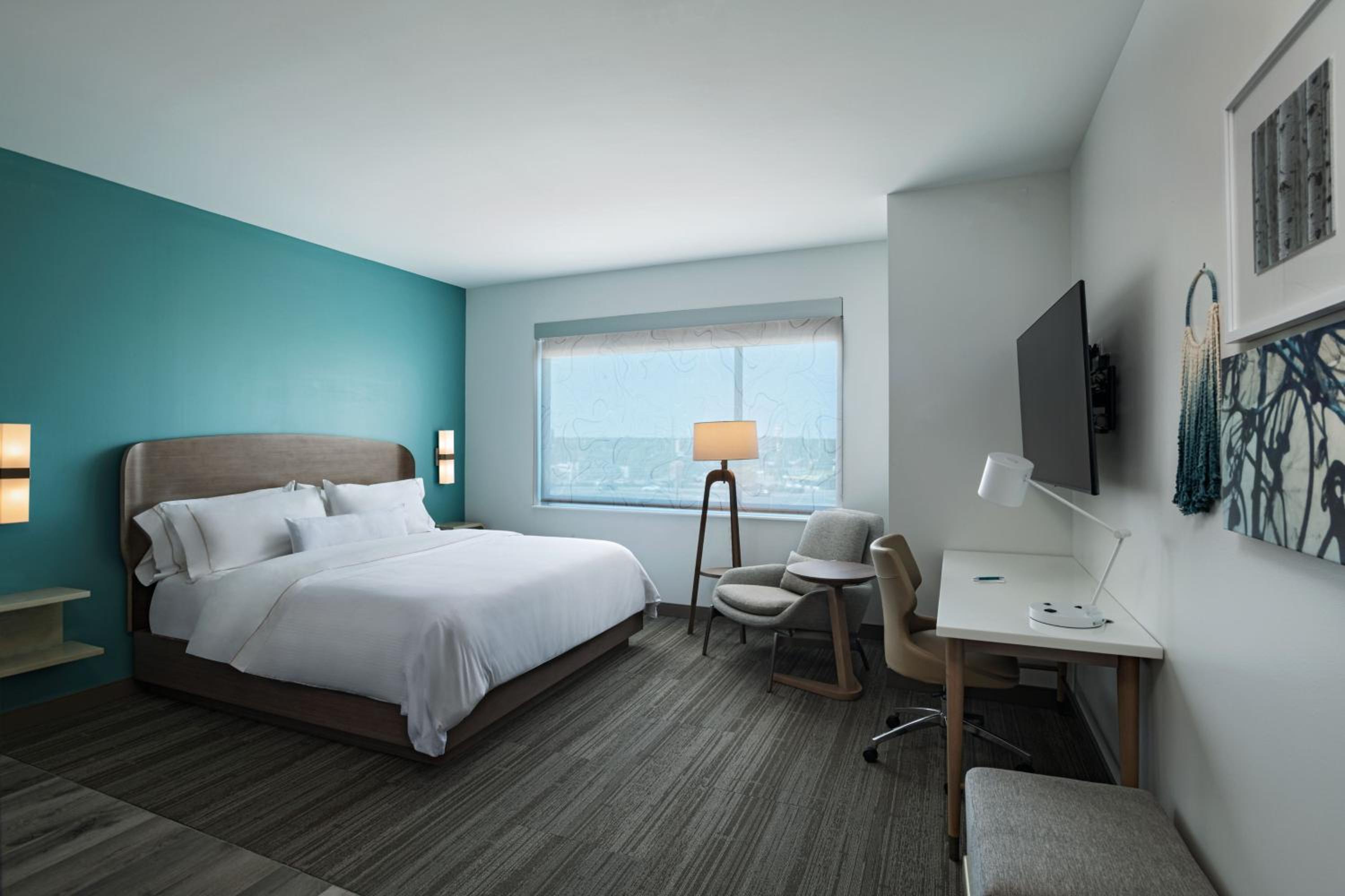 Standard King Room - Photo 6