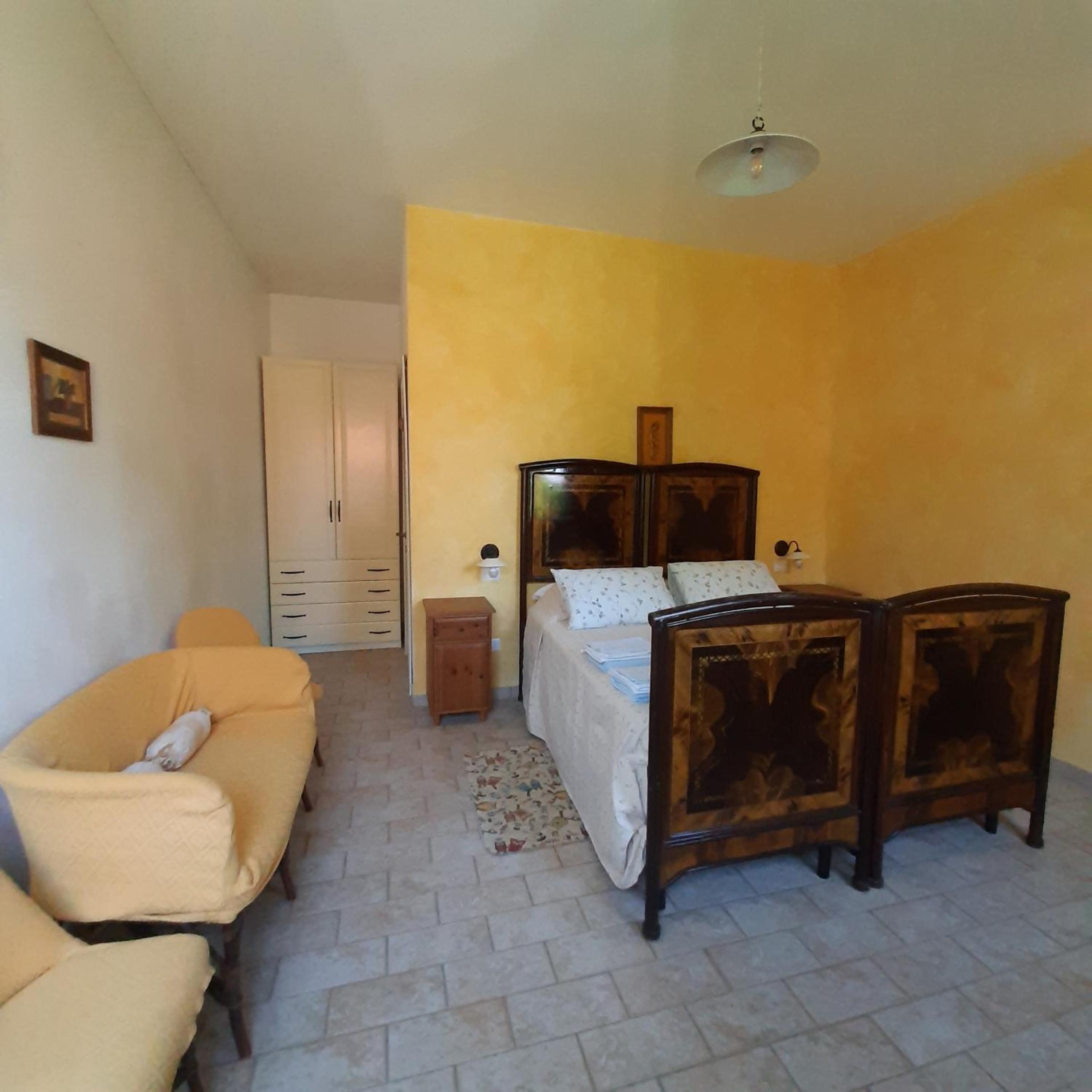 Large Double or Twin Room photo 1