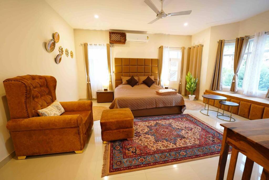 Three-Bedroom Apartment photo 1