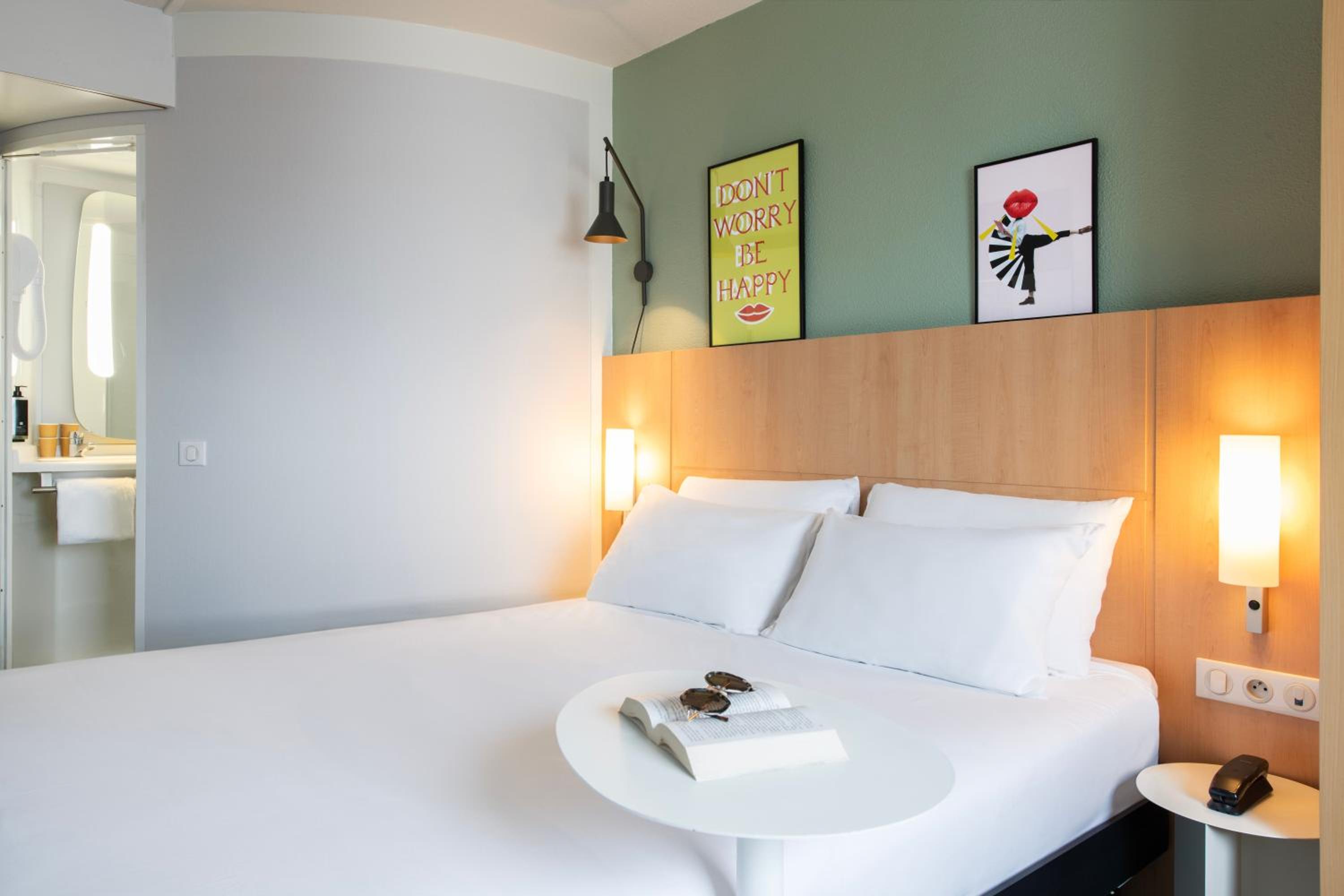 Comfort Room with Double Bed and Two Single Sofa Beds photo 1
