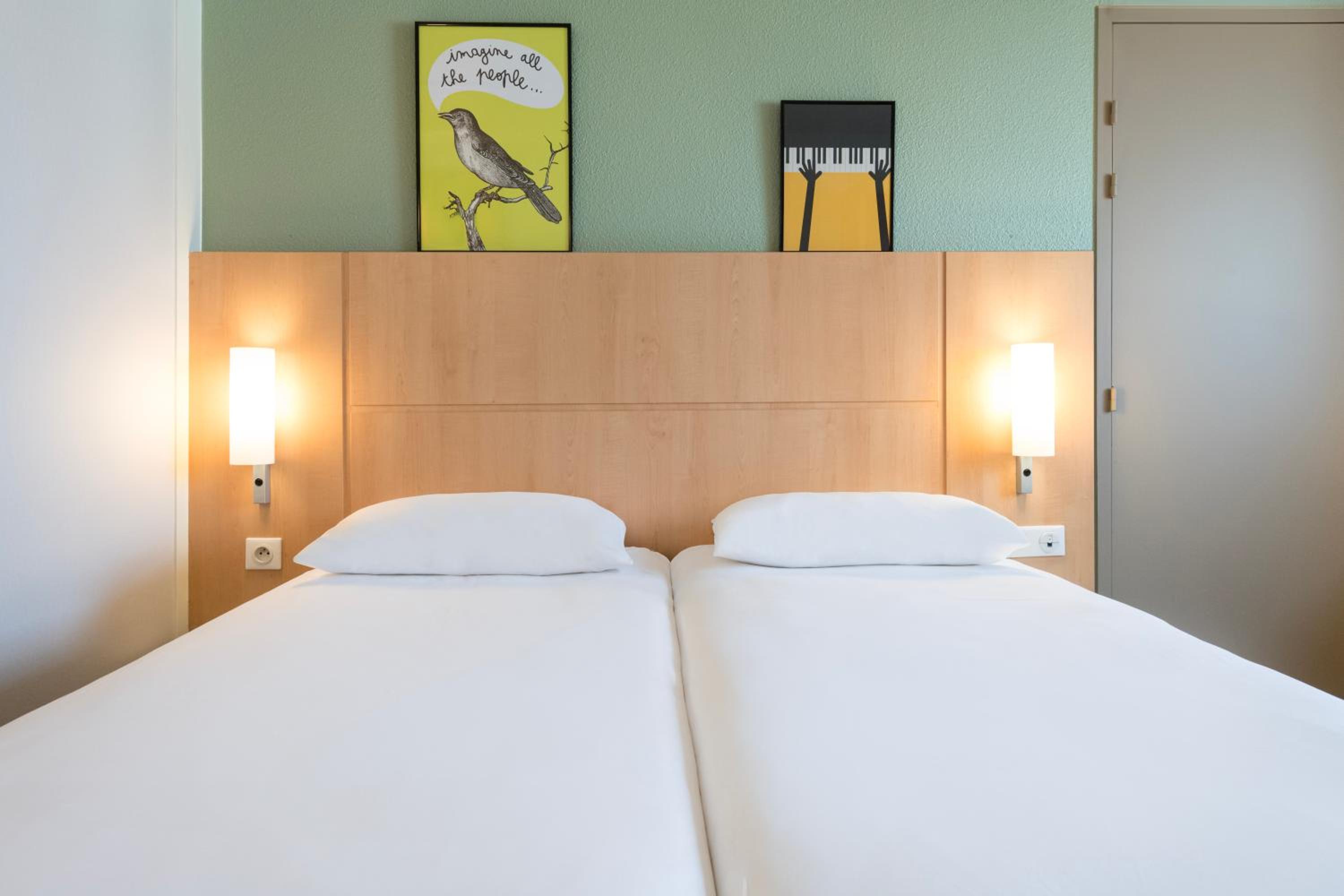 Standard Twin Room photo 2