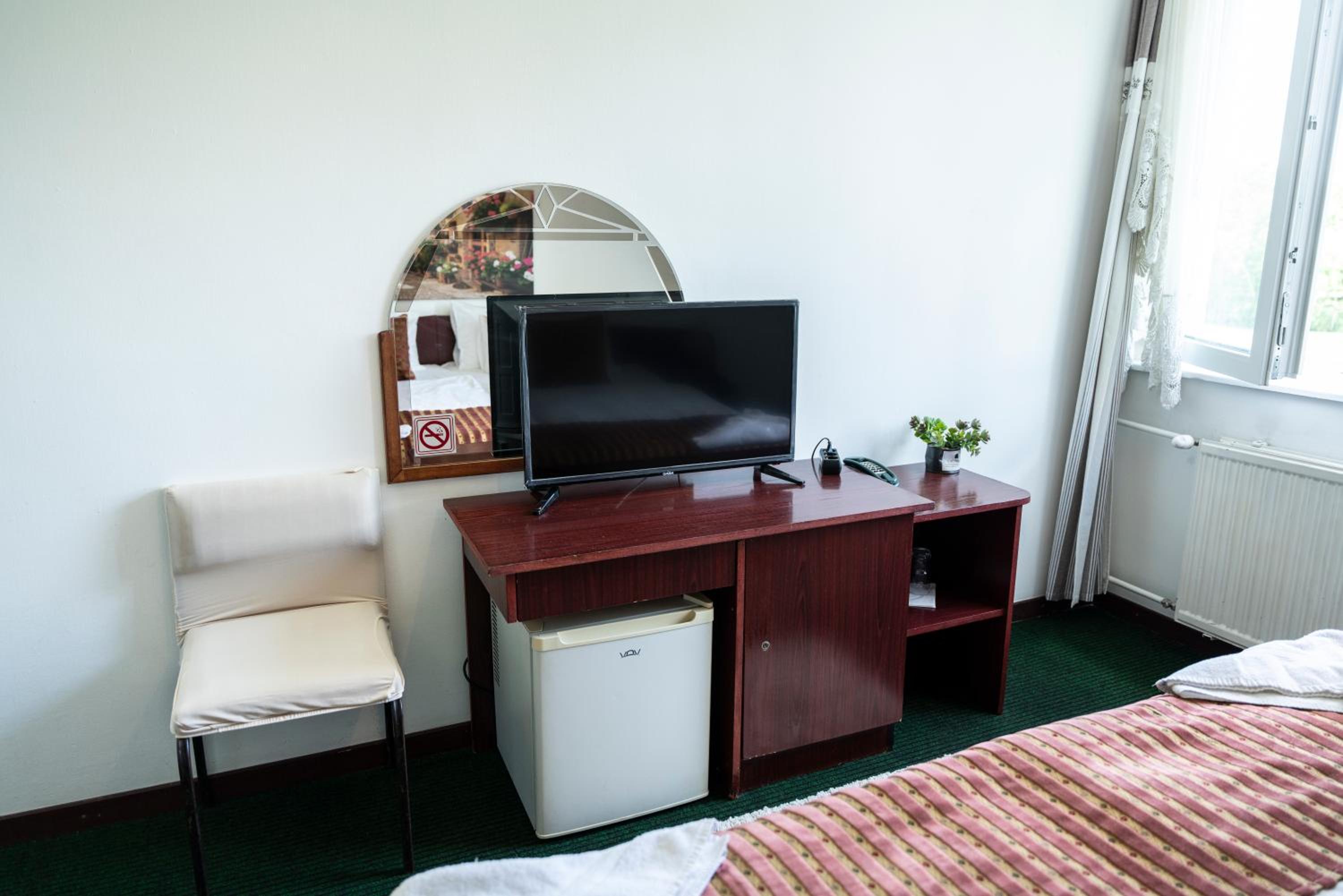 Standard Double or Twin Room - Photo 4