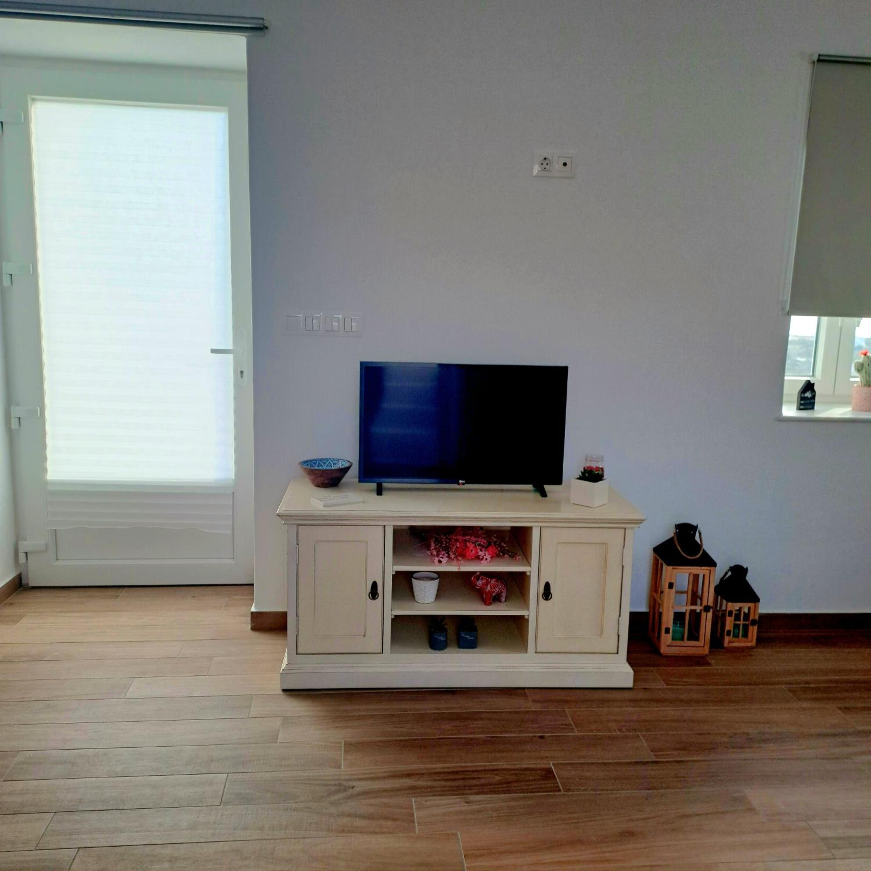 One-Bedroom House photo 1