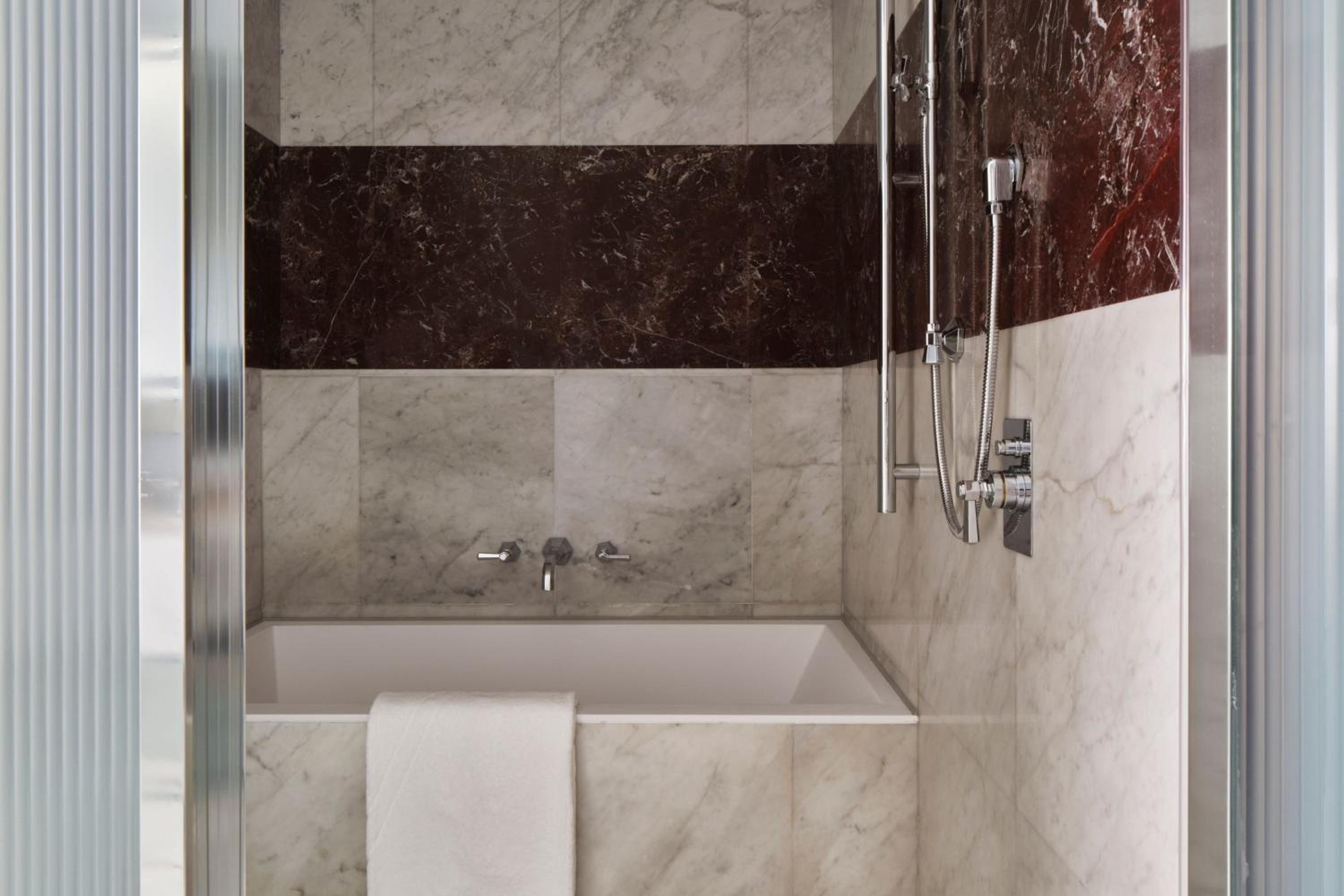 Urban King Suite