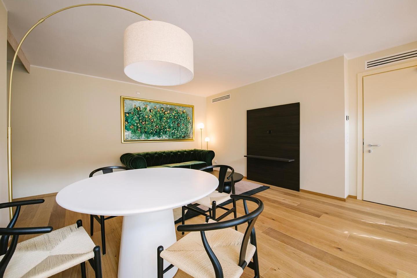 Two-Bedroom Deluxe Apartment