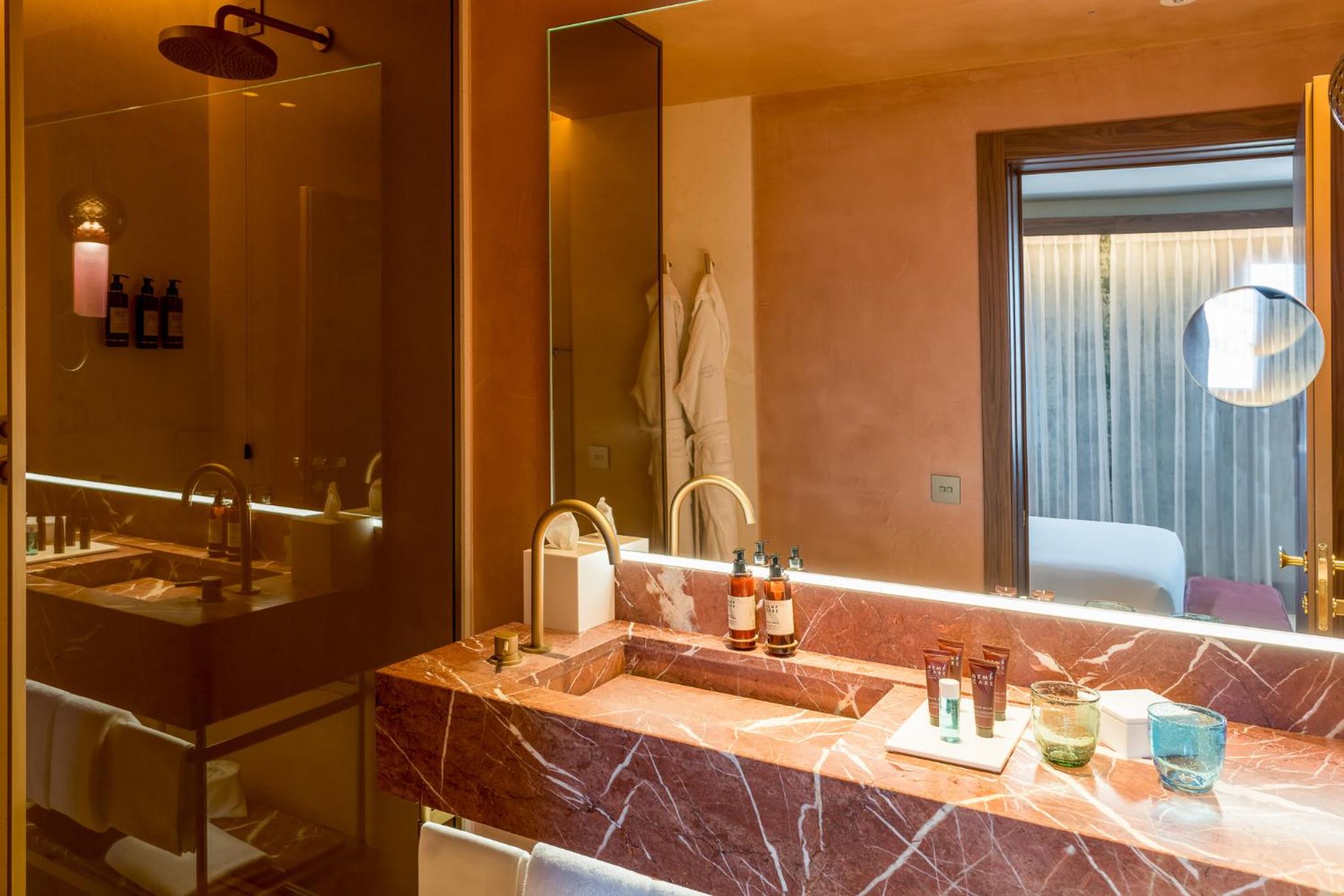 Executive Suite (Non Smoking)