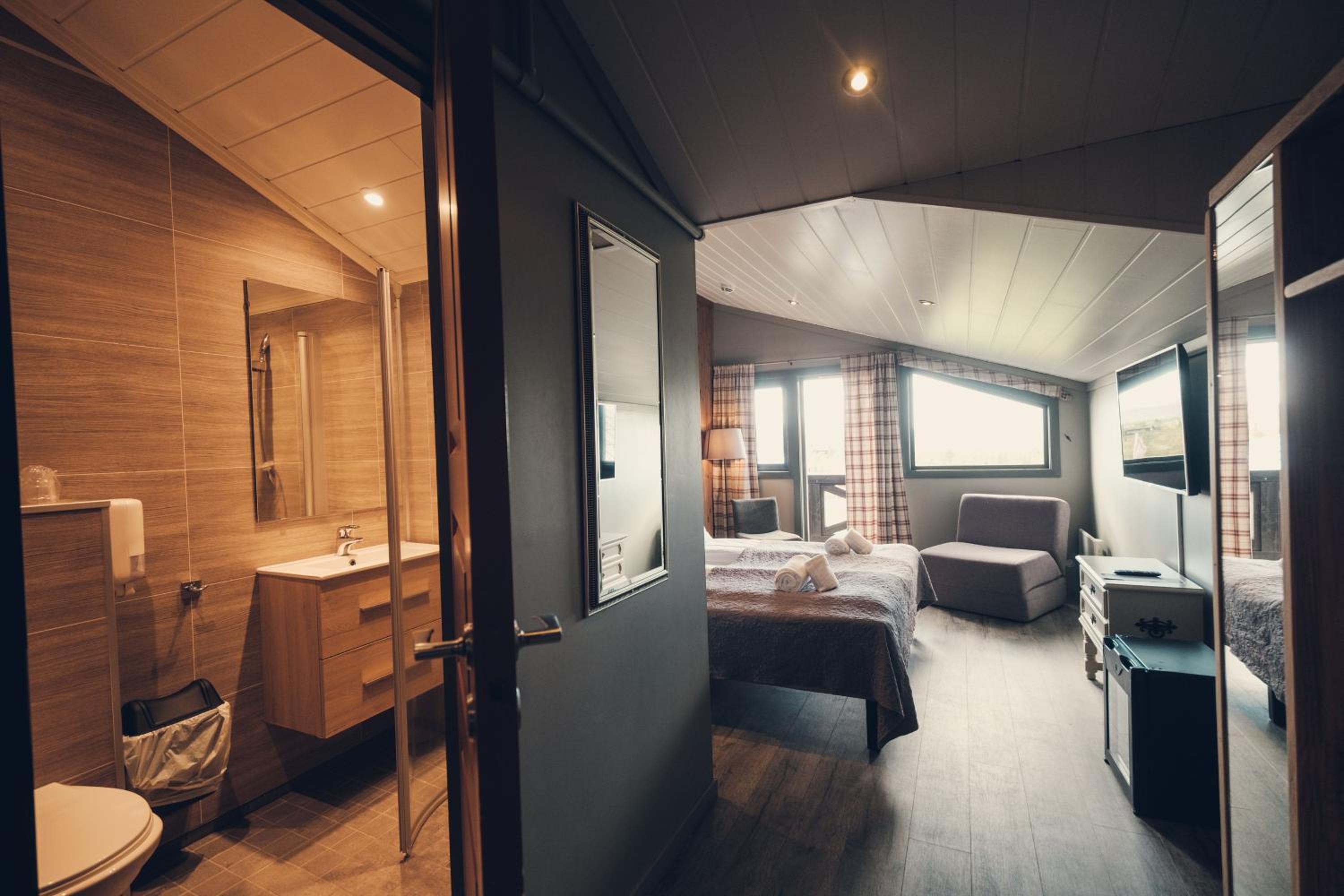 Deluxe Double Room with Balcony - Photo 2