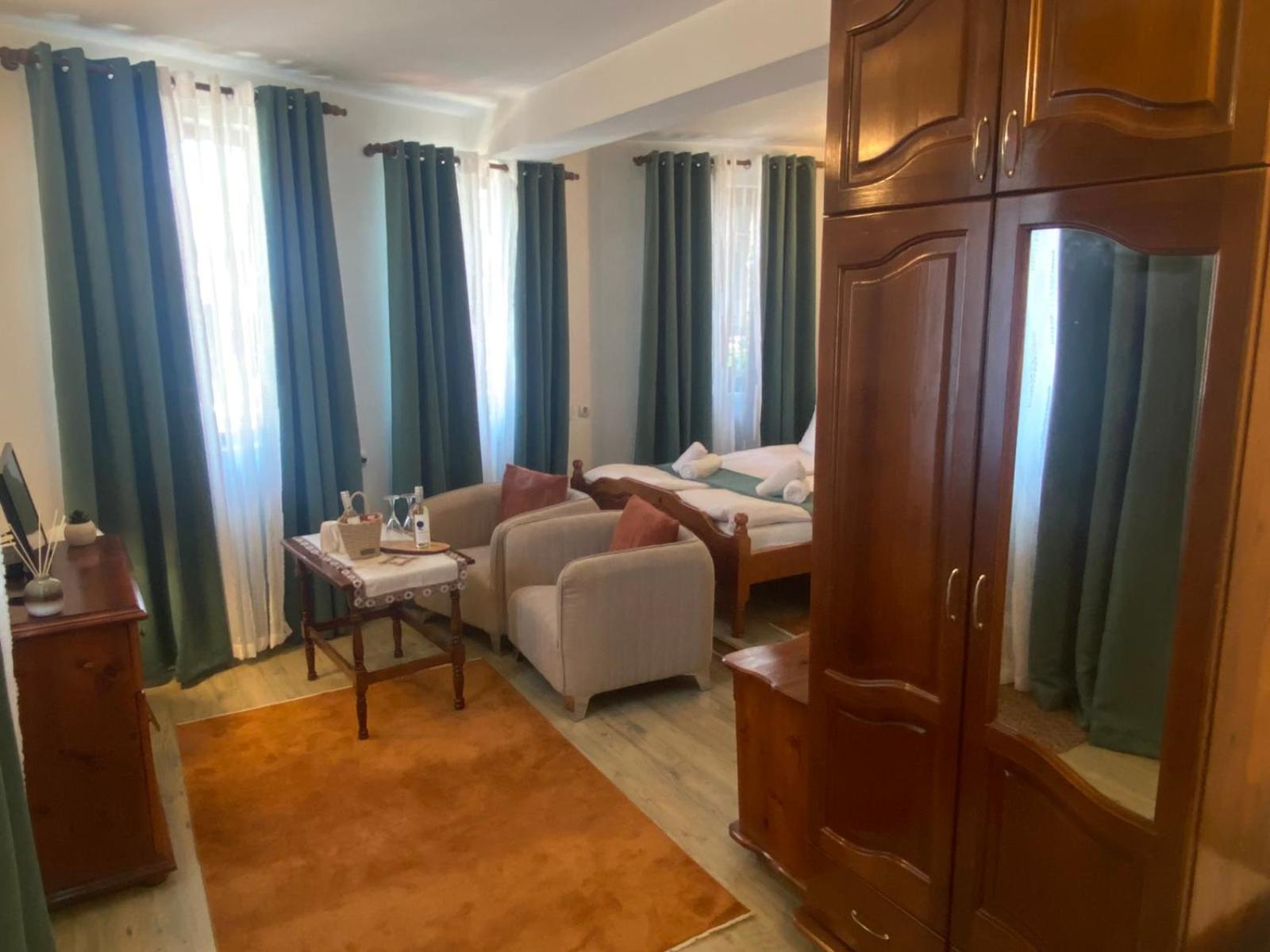 Budget Double Room photo 3