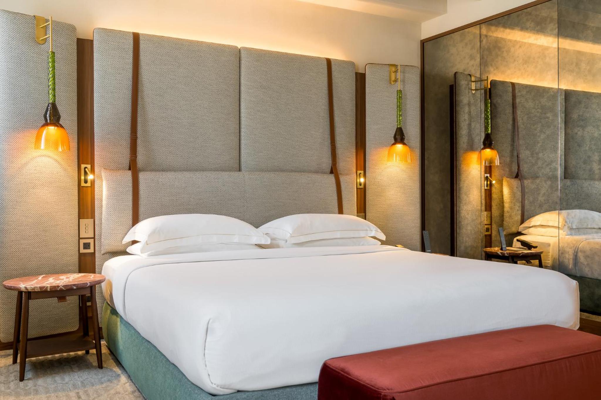 Triple Suite Executive with Canal View