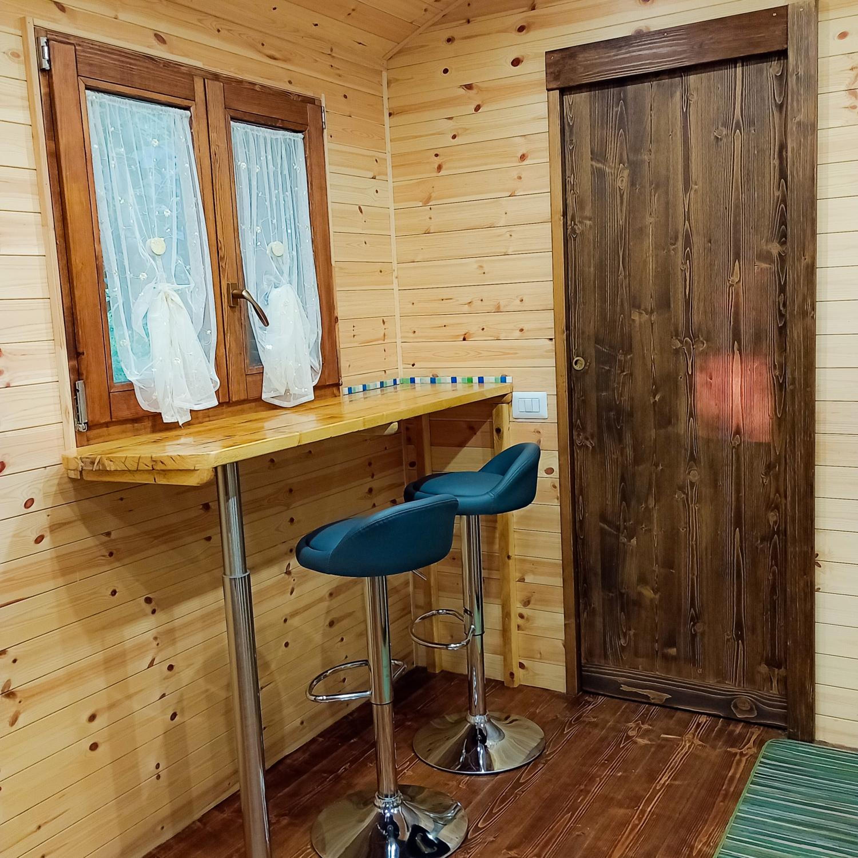 Mobile Home photo 3