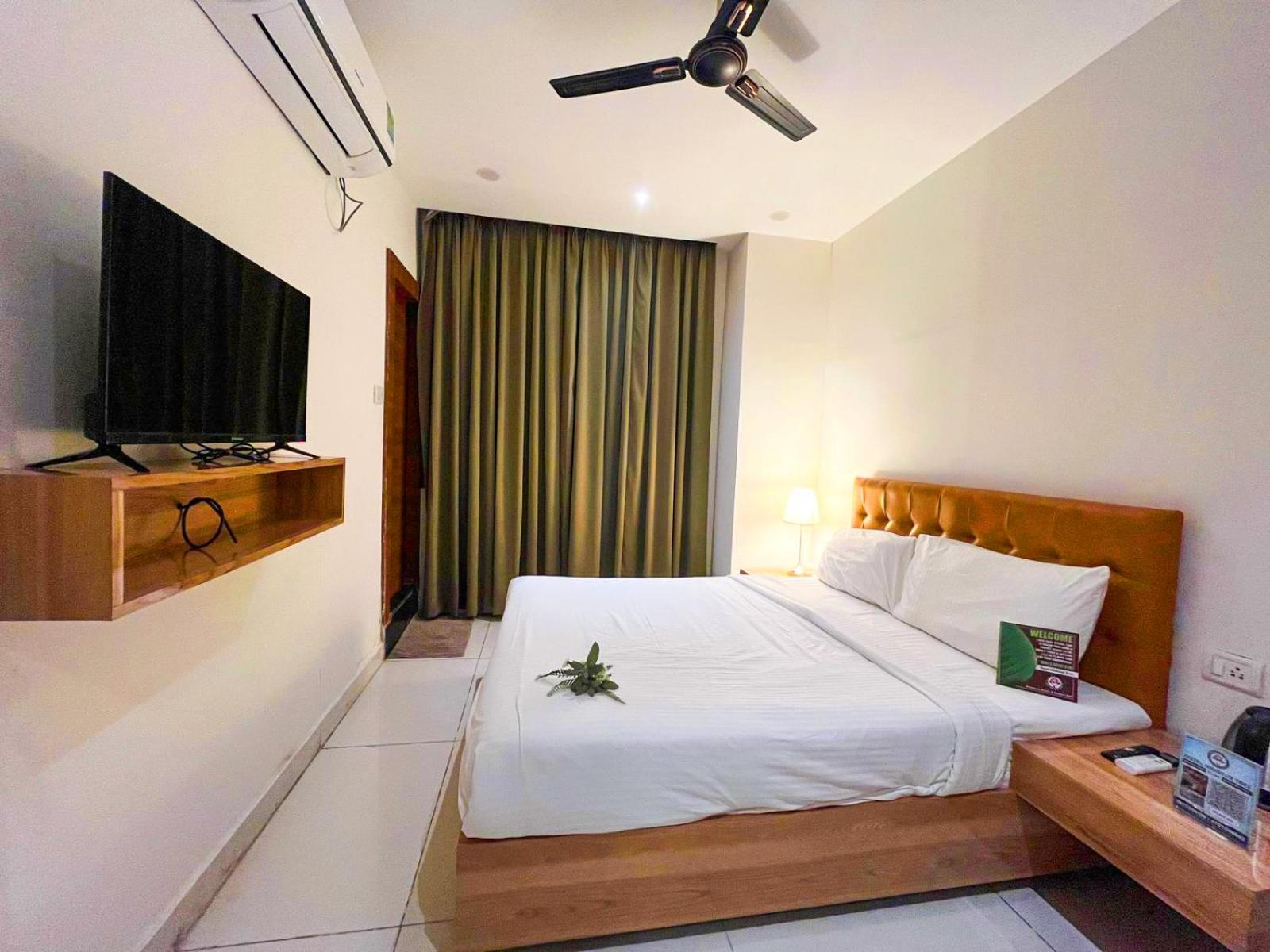 Deluxe Double Room - Photo 12