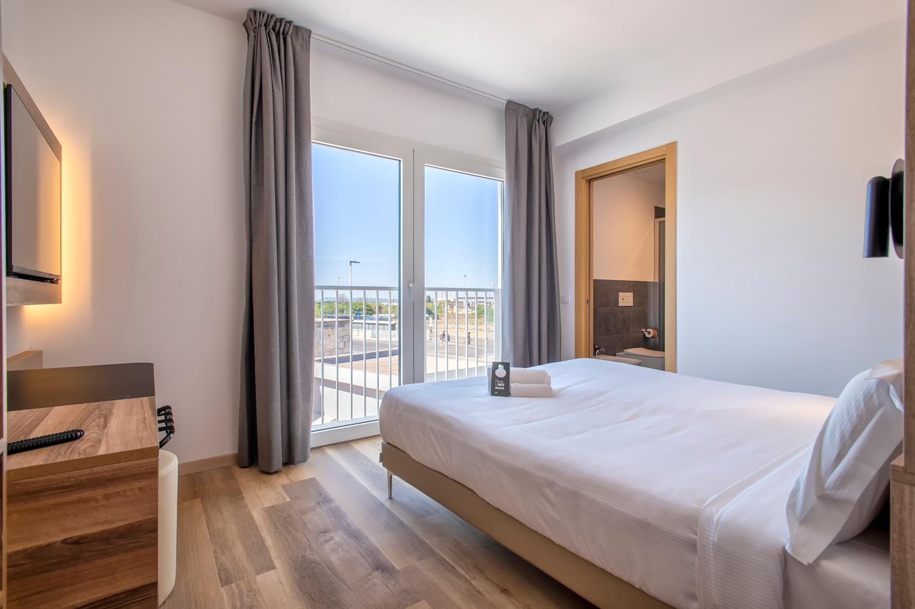 Double or Twin Room - Photo 3