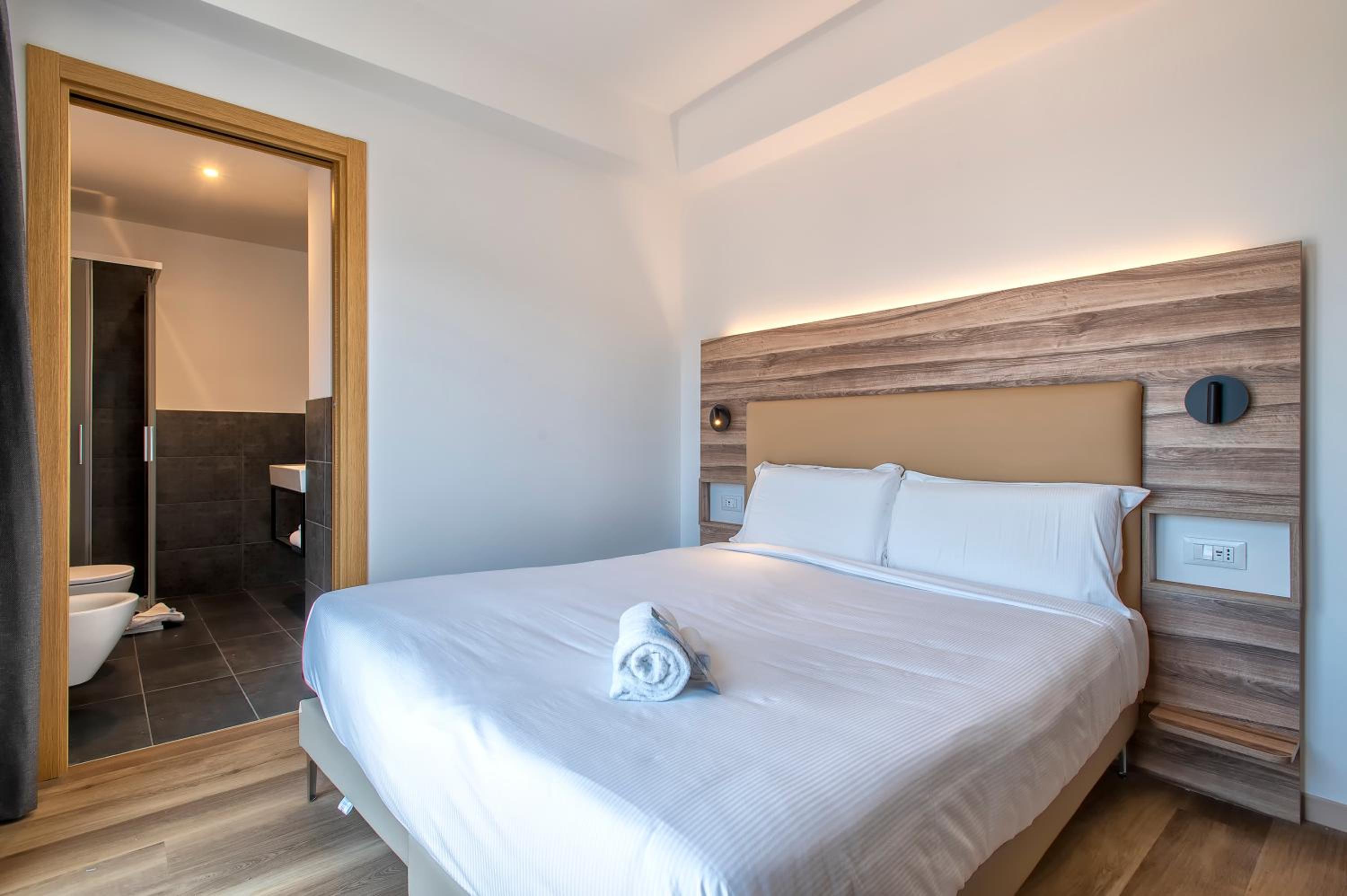 Double or Twin Room - Photo 4