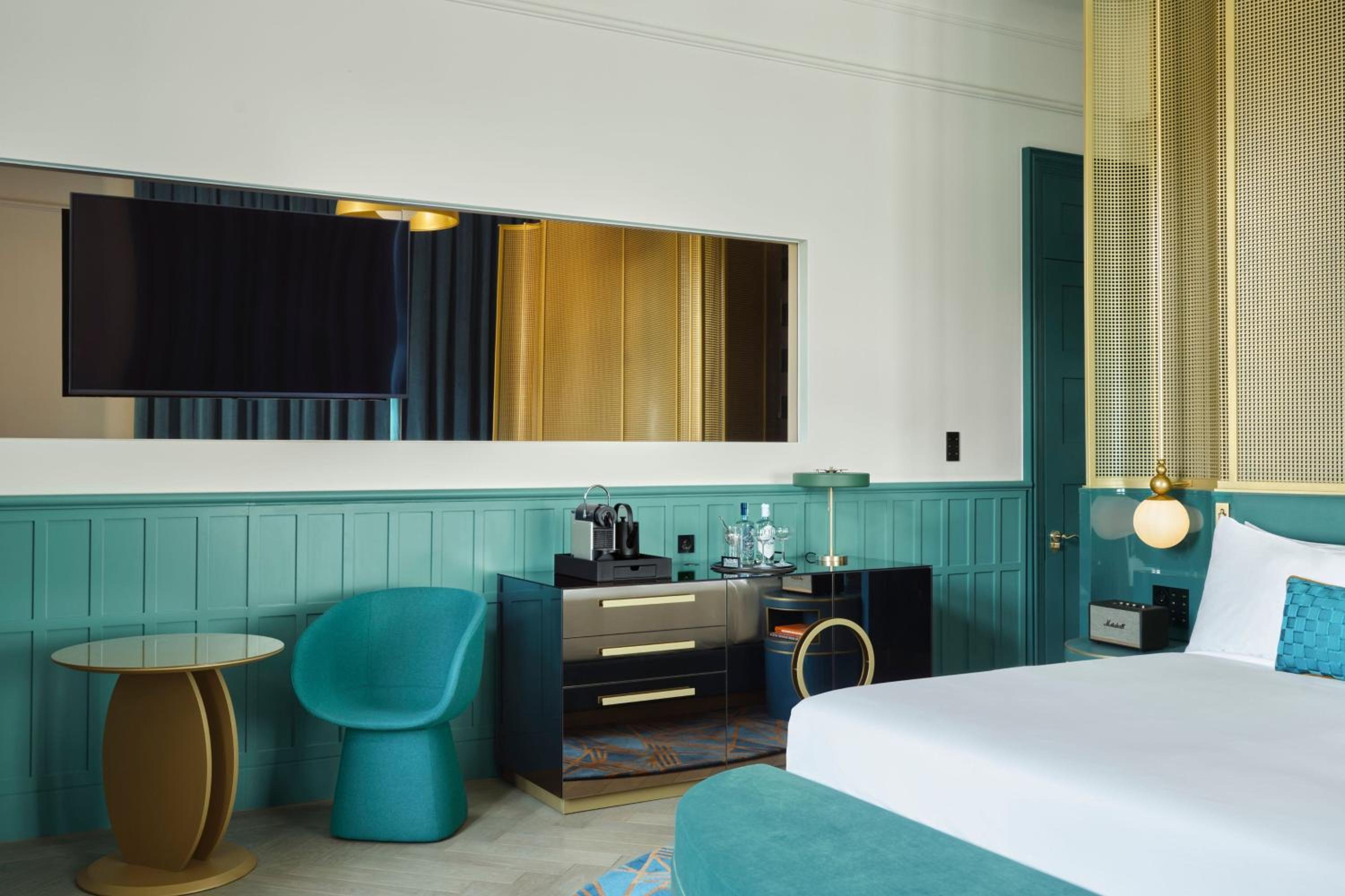 Superior King Suite with City View