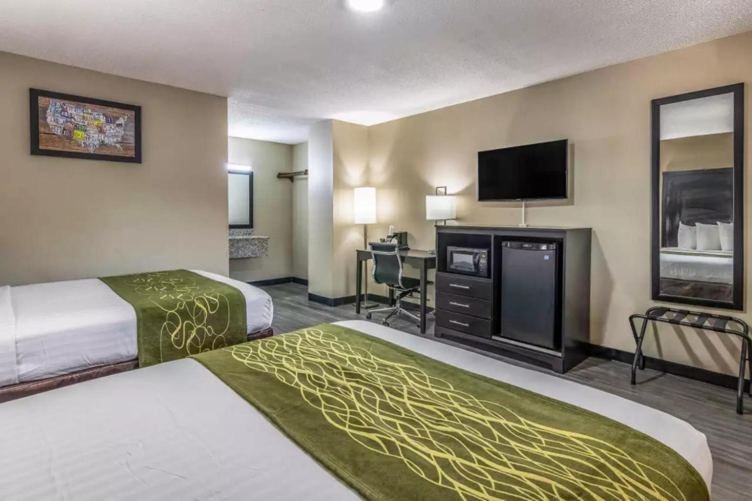 Double Room with Two Double Beds - Smoking - Photo 1