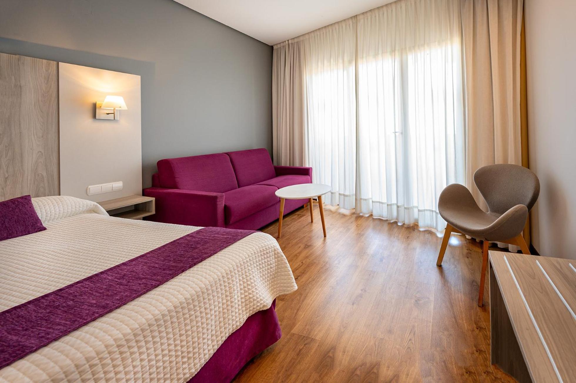 Deluxe Double Room (2 Adults + 2 Children) photo 2