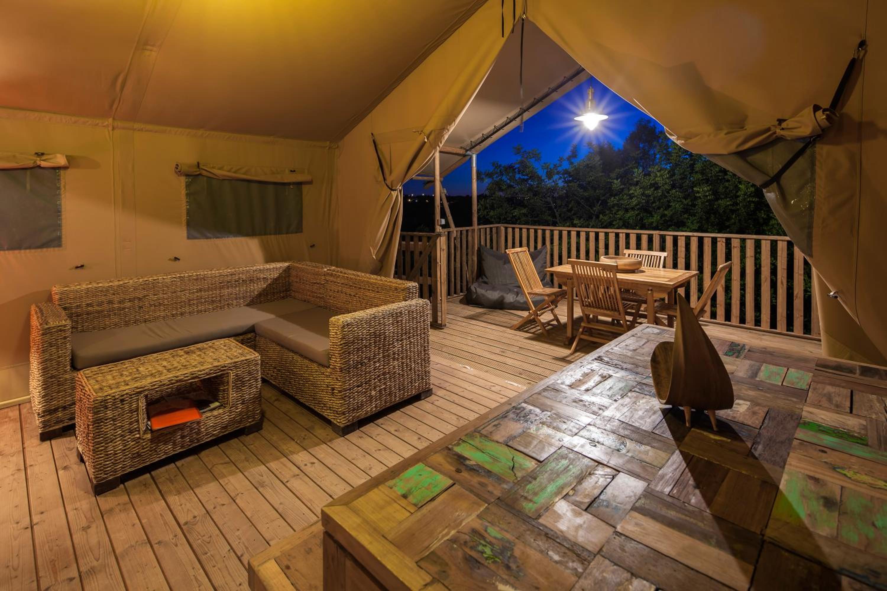 TENT 4 photo 2