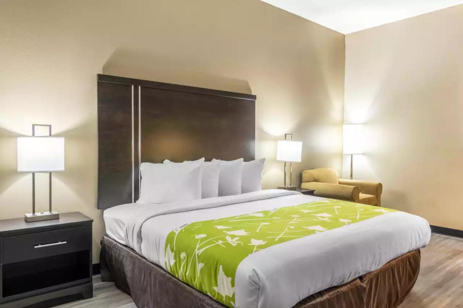King Room - Non-Smoking/Mobility Accessible - Photo 6