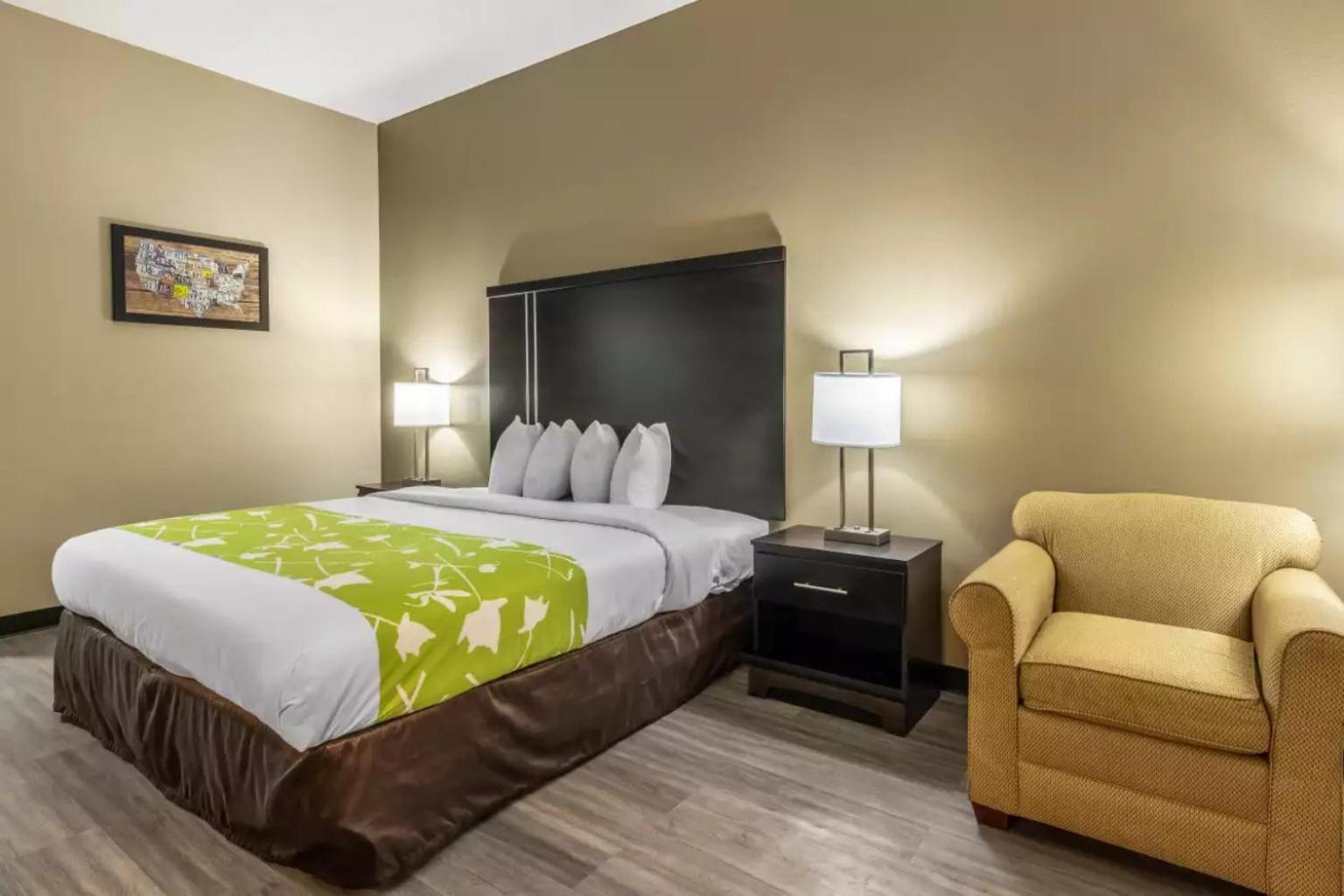 King Room - Non-Smoking/Mobility Accessible - Photo 5