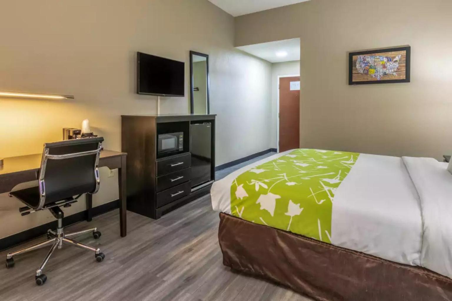 King Room - Non-Smoking/Mobility Accessible - Photo 4