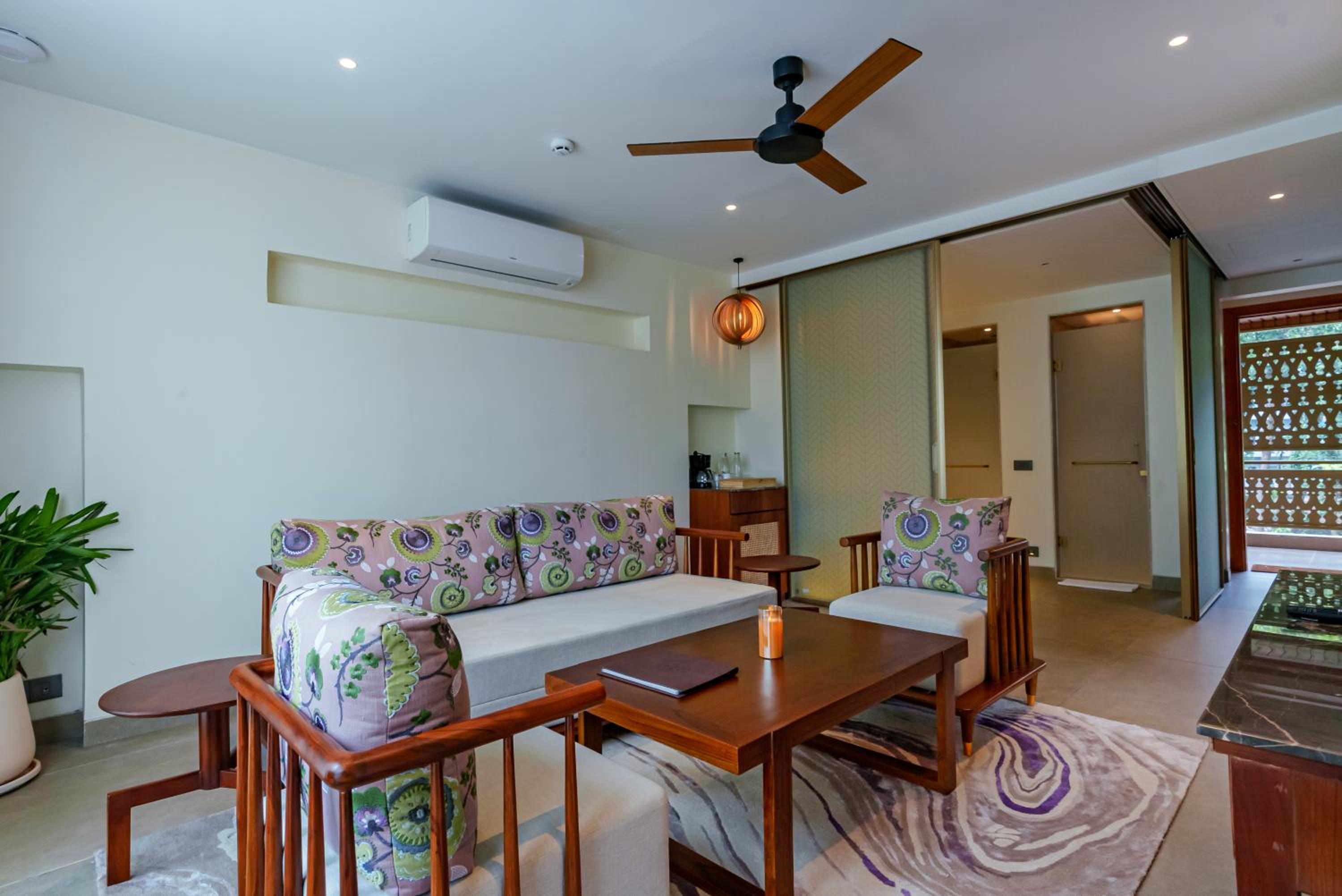 Luxury Suite - Photo 5