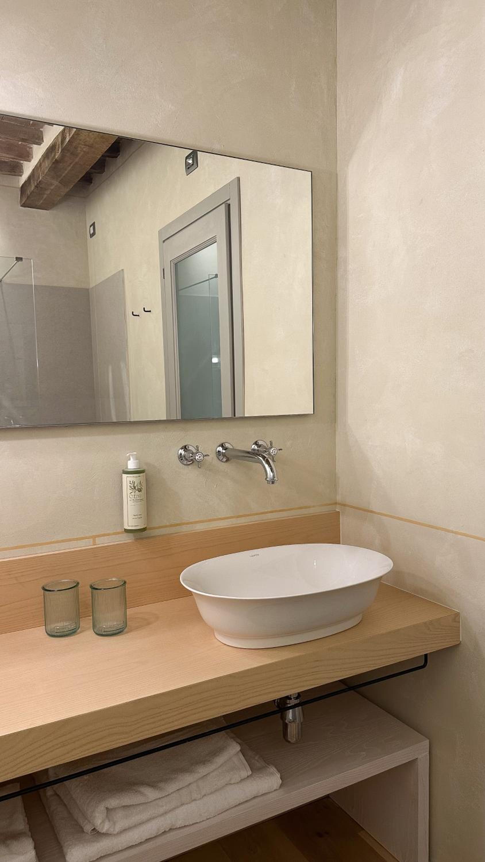 Double Room with Private Bathroom - Photo 6
