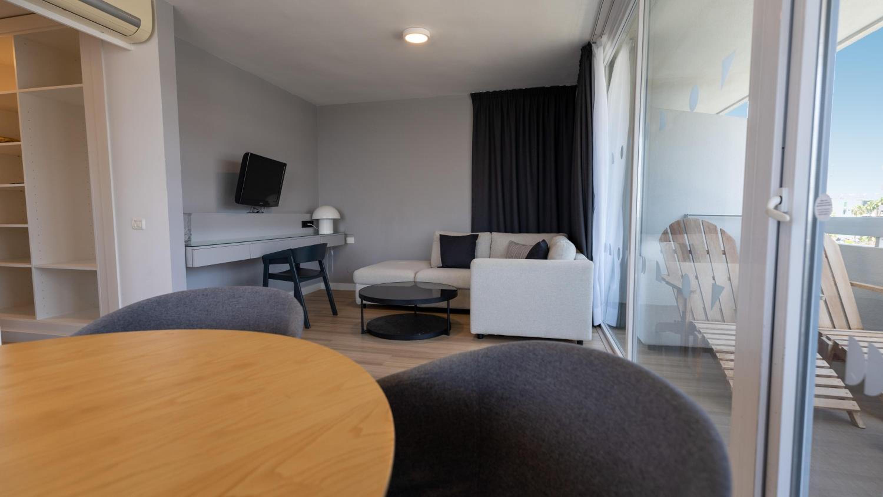 Suite Junior con Vista a la Piscina (2 Adultos)