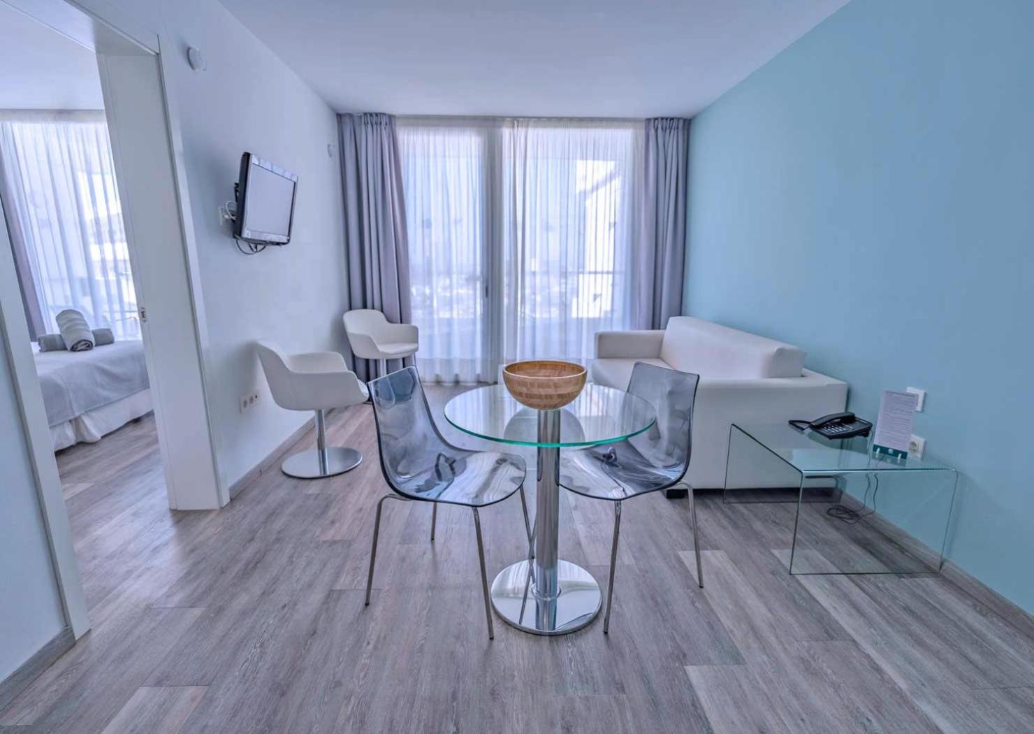 Standard Suite (3 Adults) photo 3