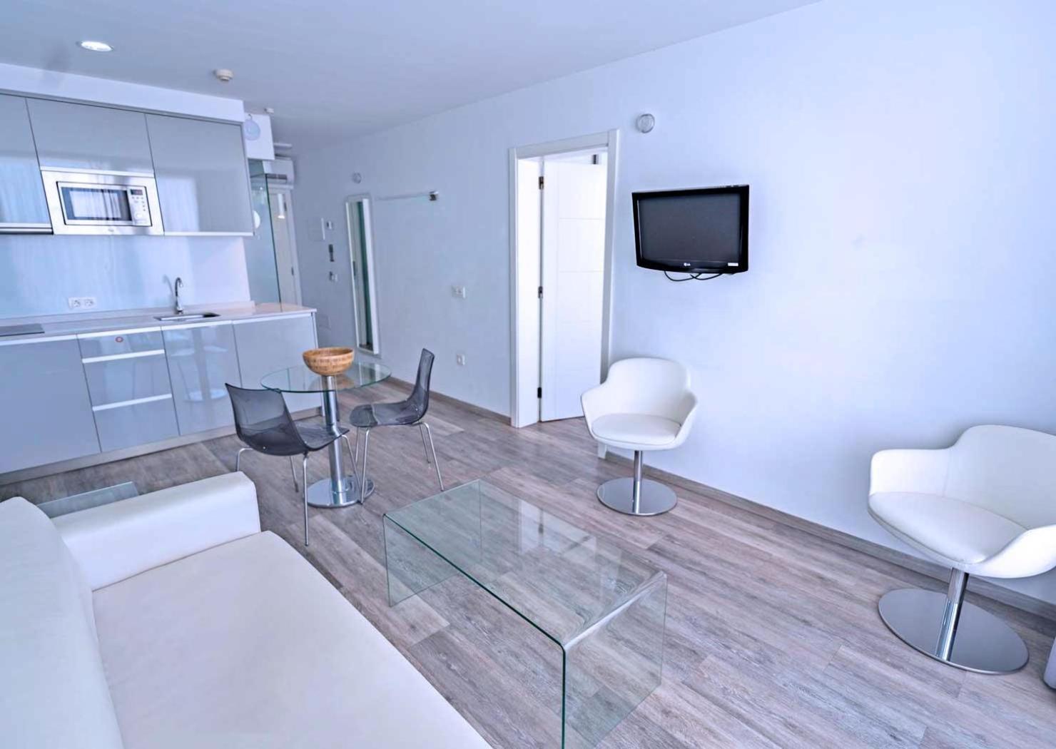 Suite with Pool View (2 Adults) photo 3