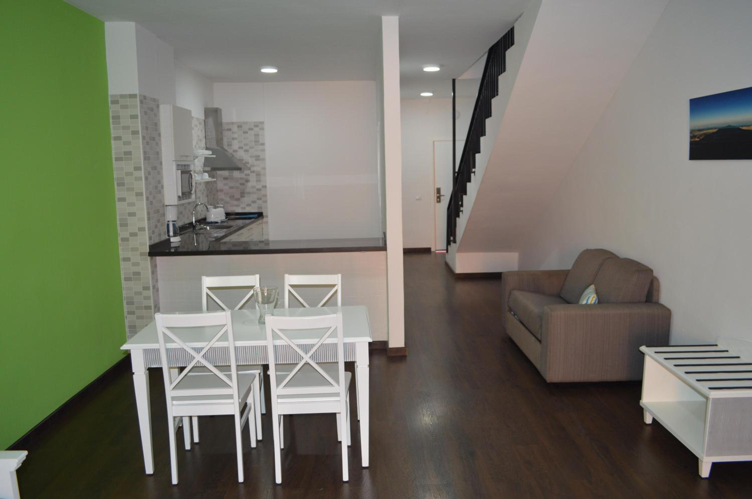 Apartamento Dúplex de Dos Habitaciones con Vista al Jardín (4 Adultos)