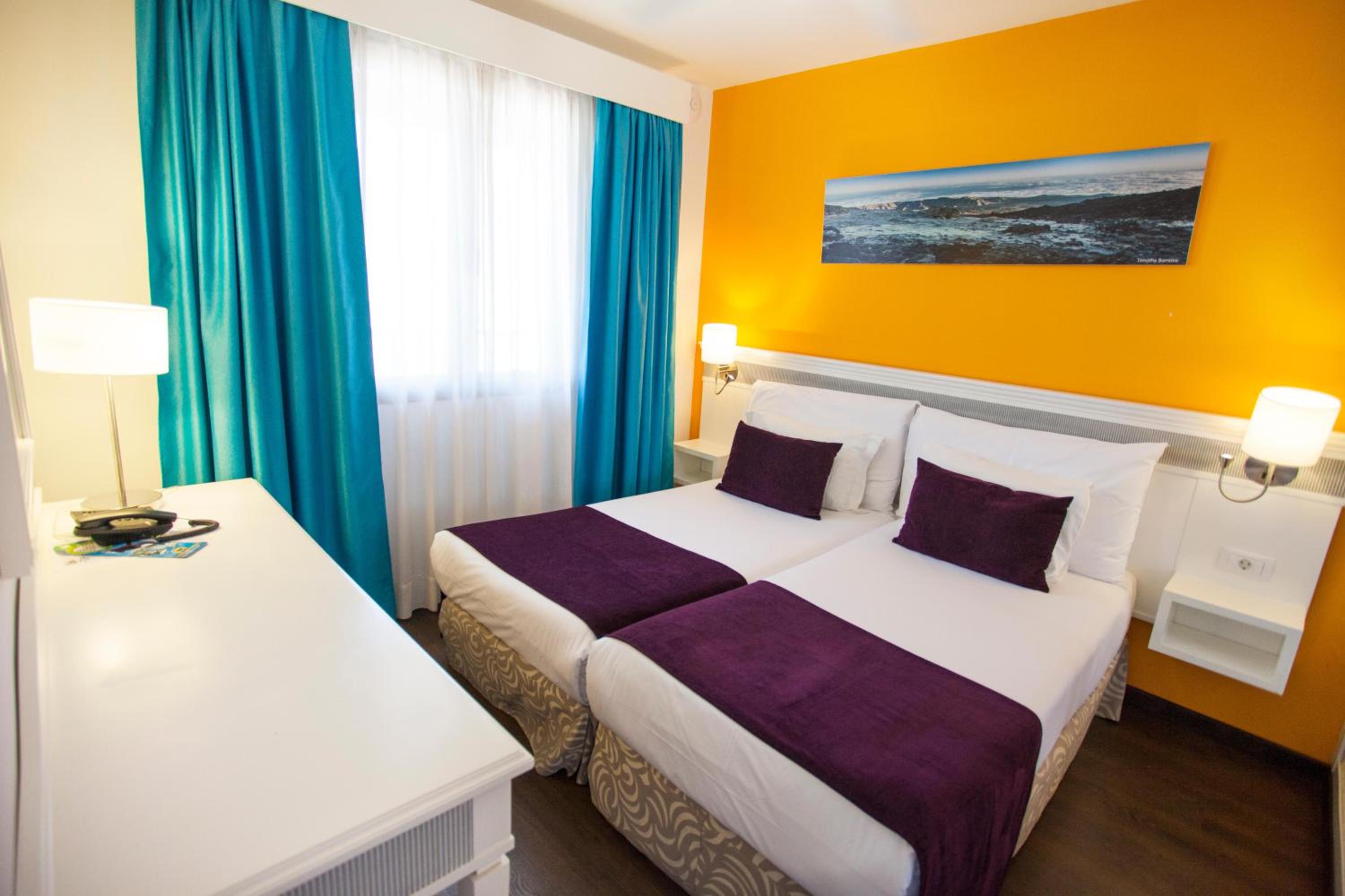 Apartamento de un dormitorio superior con vista a la piscina (2 adultos)