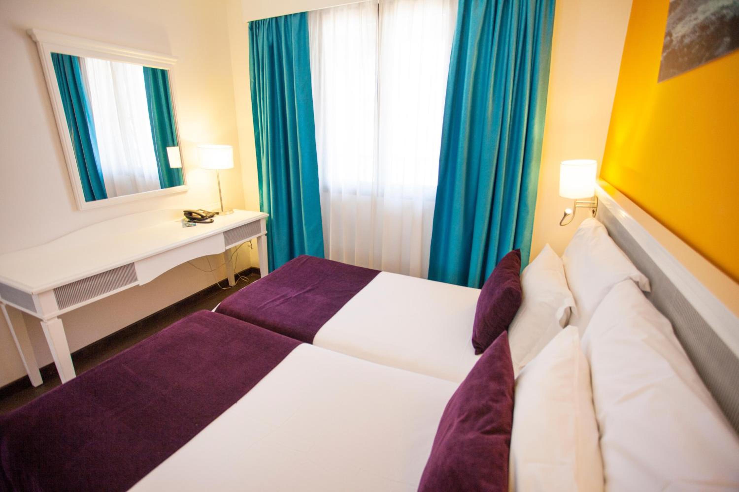 Apartamento Dúplex de Dos Habitaciones con Vista al Jardín (3 Adultos)