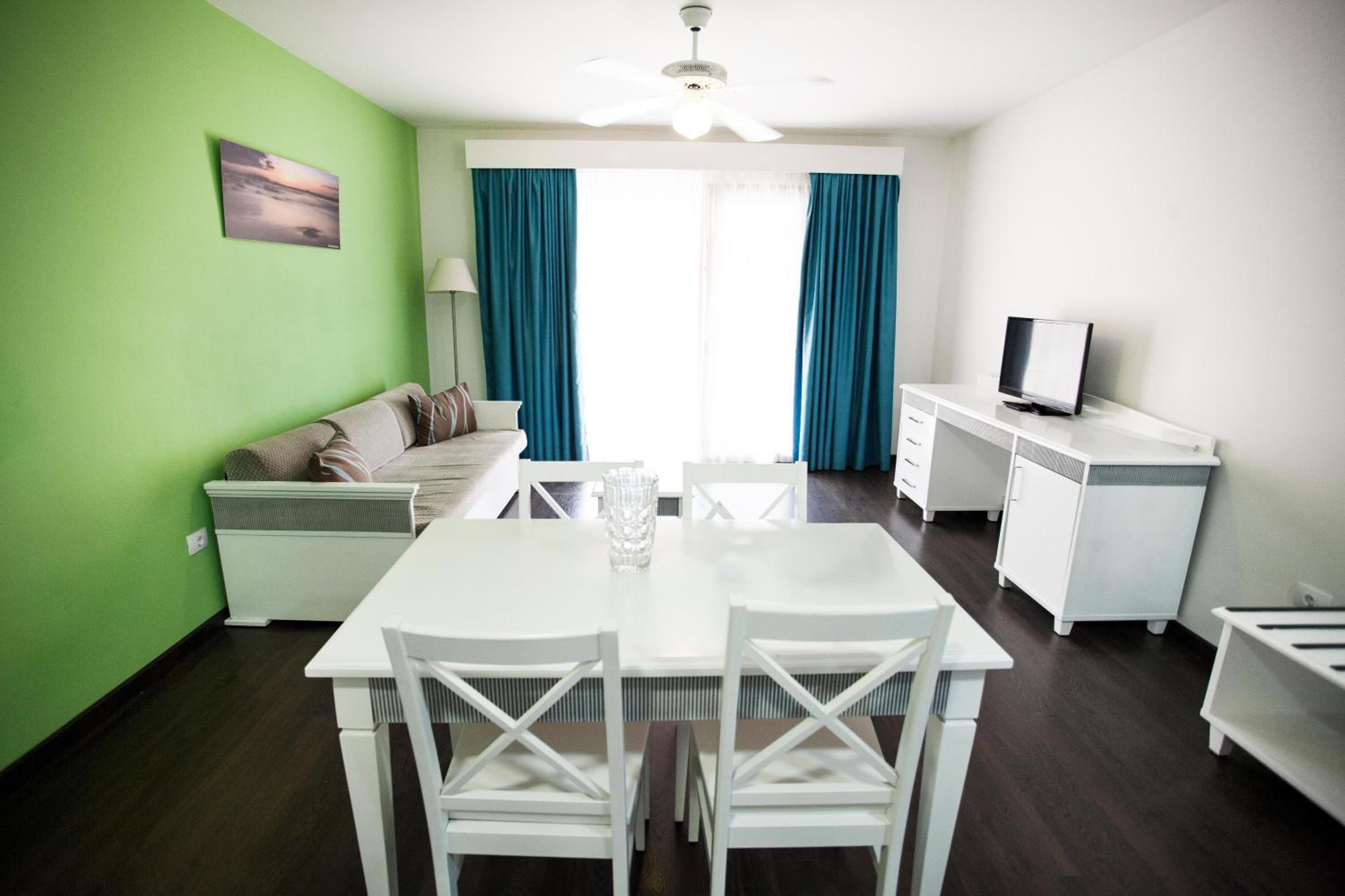 Superior One-Bedroom Apartment (2 Adults) photo 3