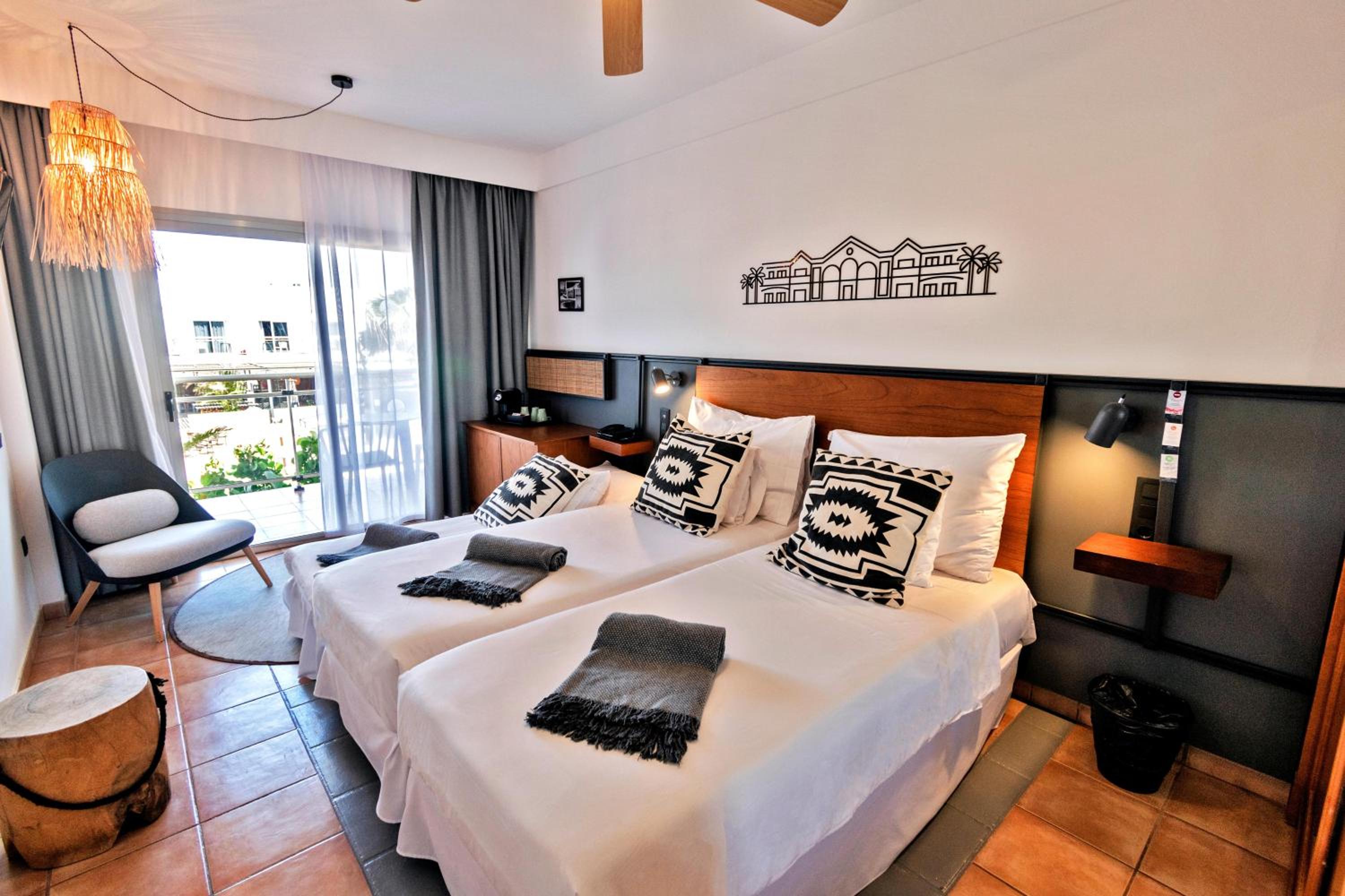 Twin Room with Pool View photo 2