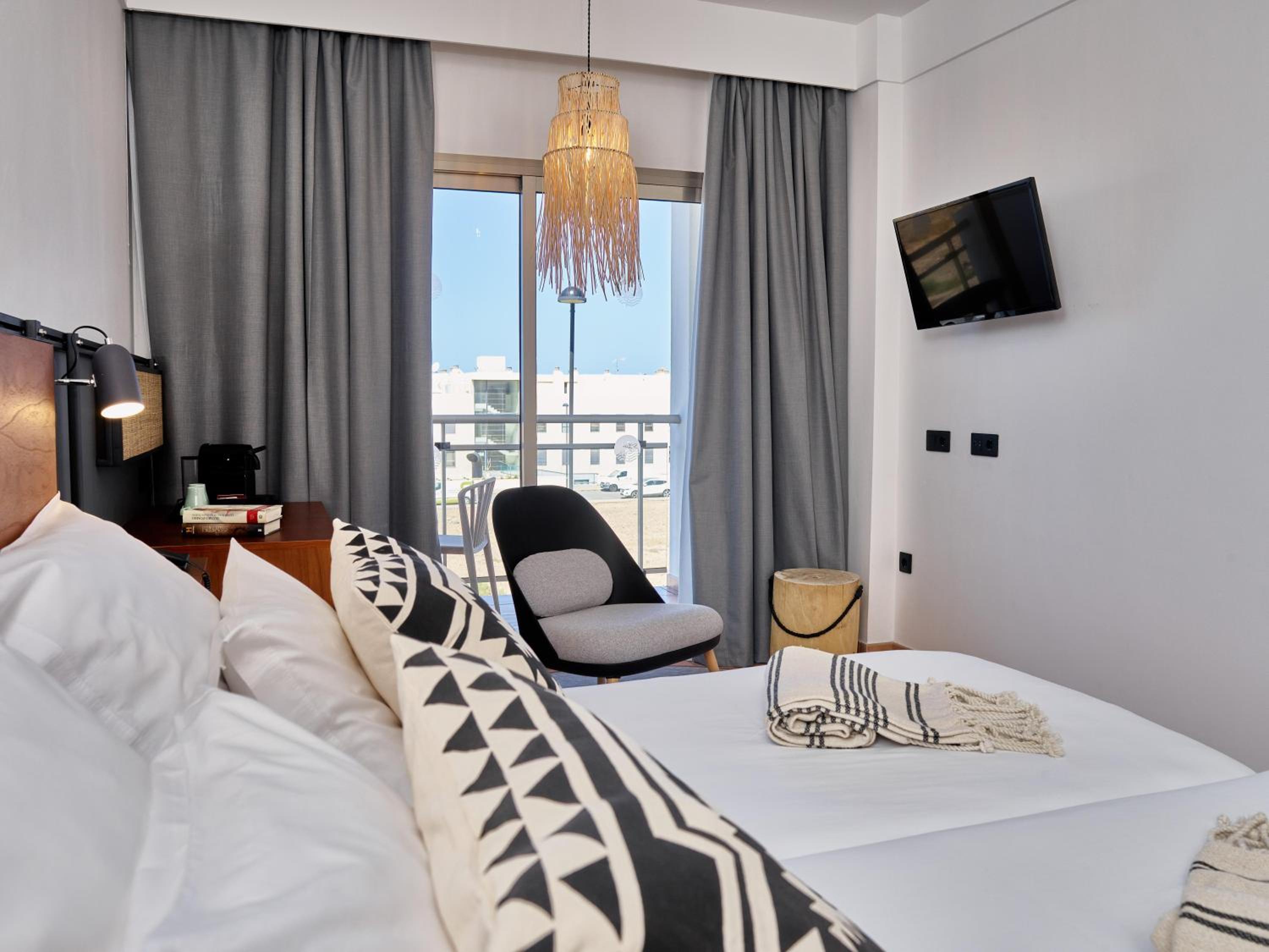 Double Room with Pool View (2 Adults) photo 3
