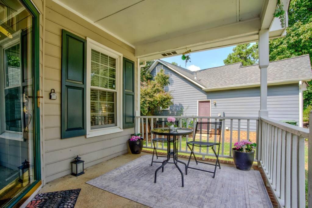 Three-Bedroom House photo 3