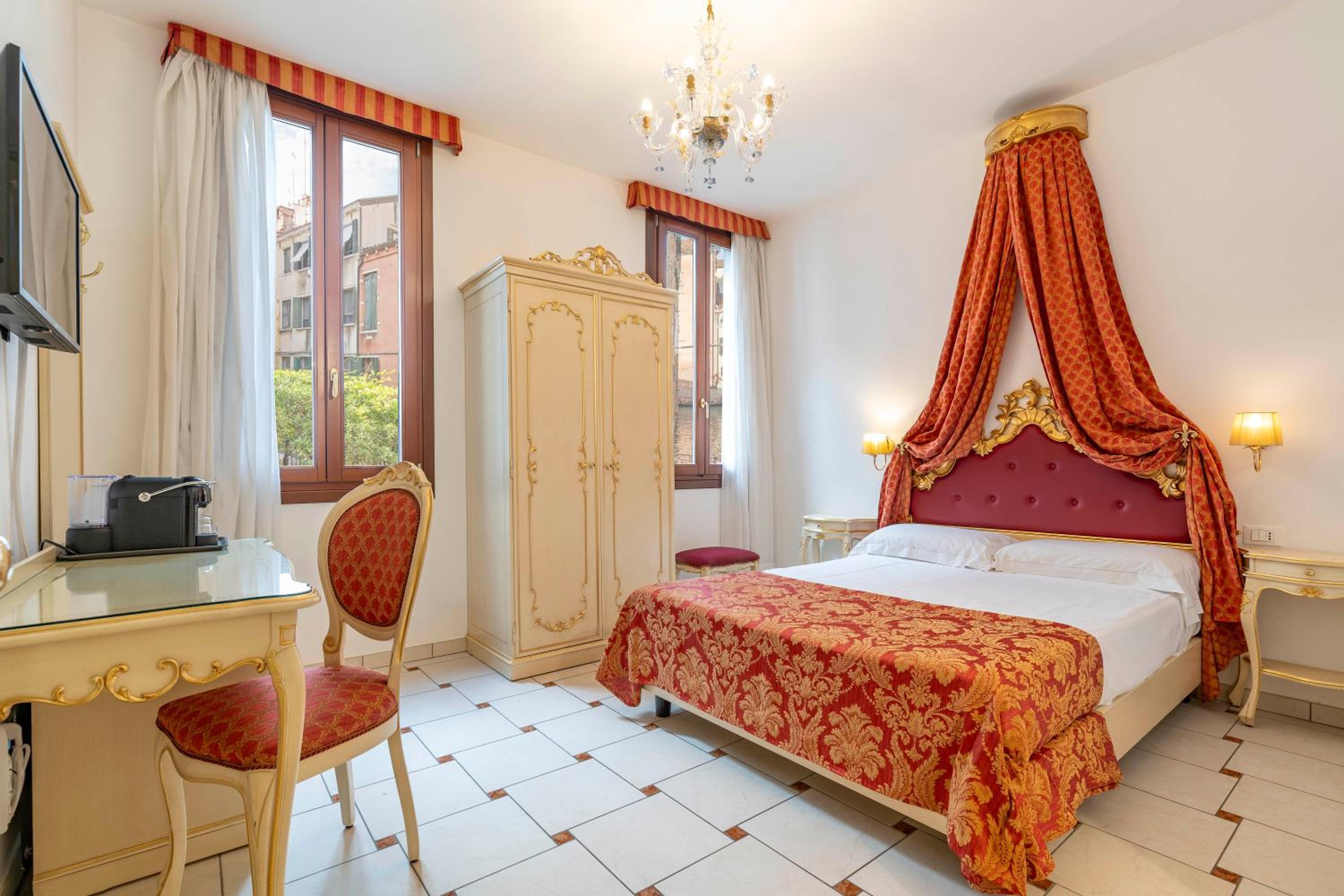 Double Room with Private Bathroom photo 1
