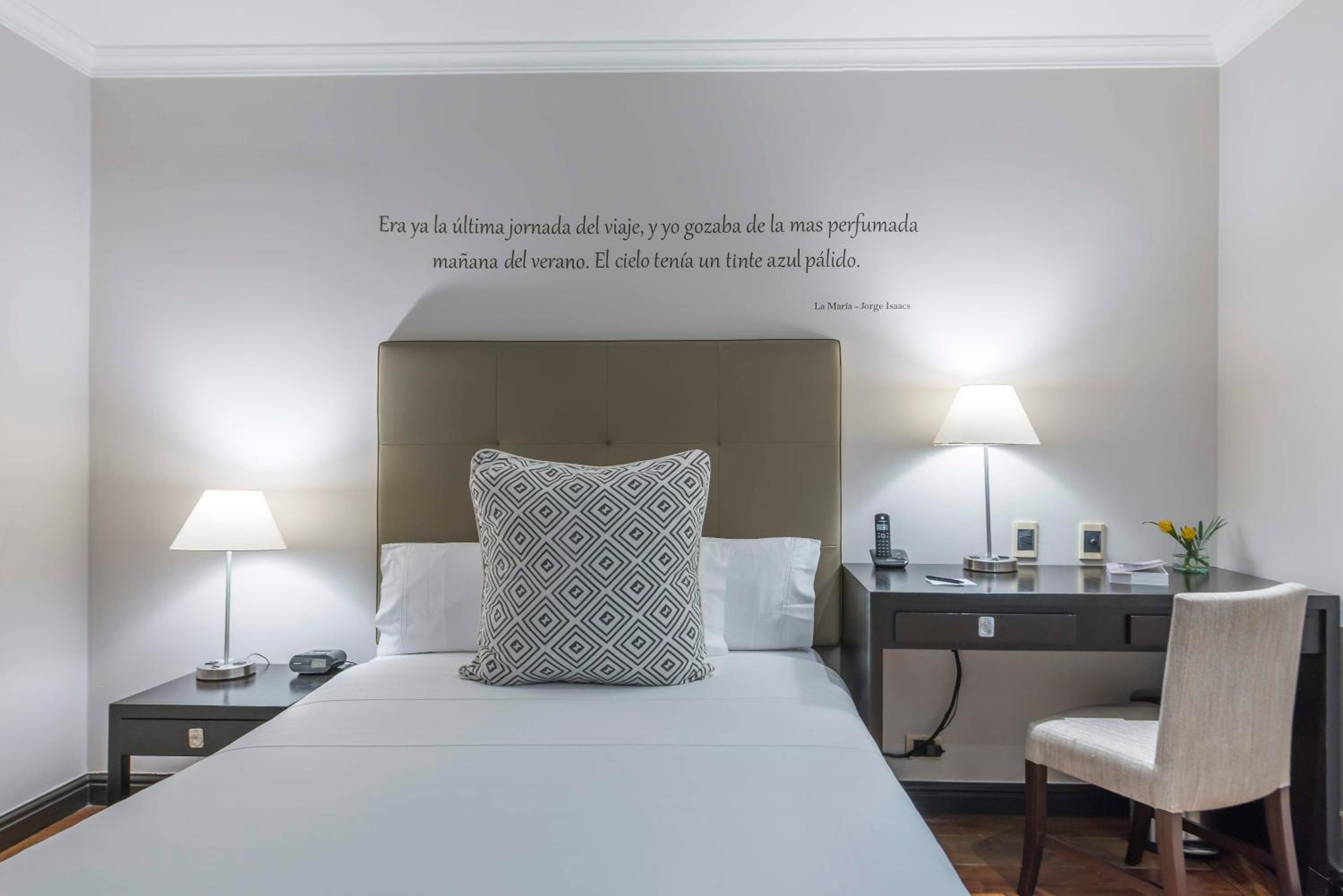 Standard Queen Room photo 3