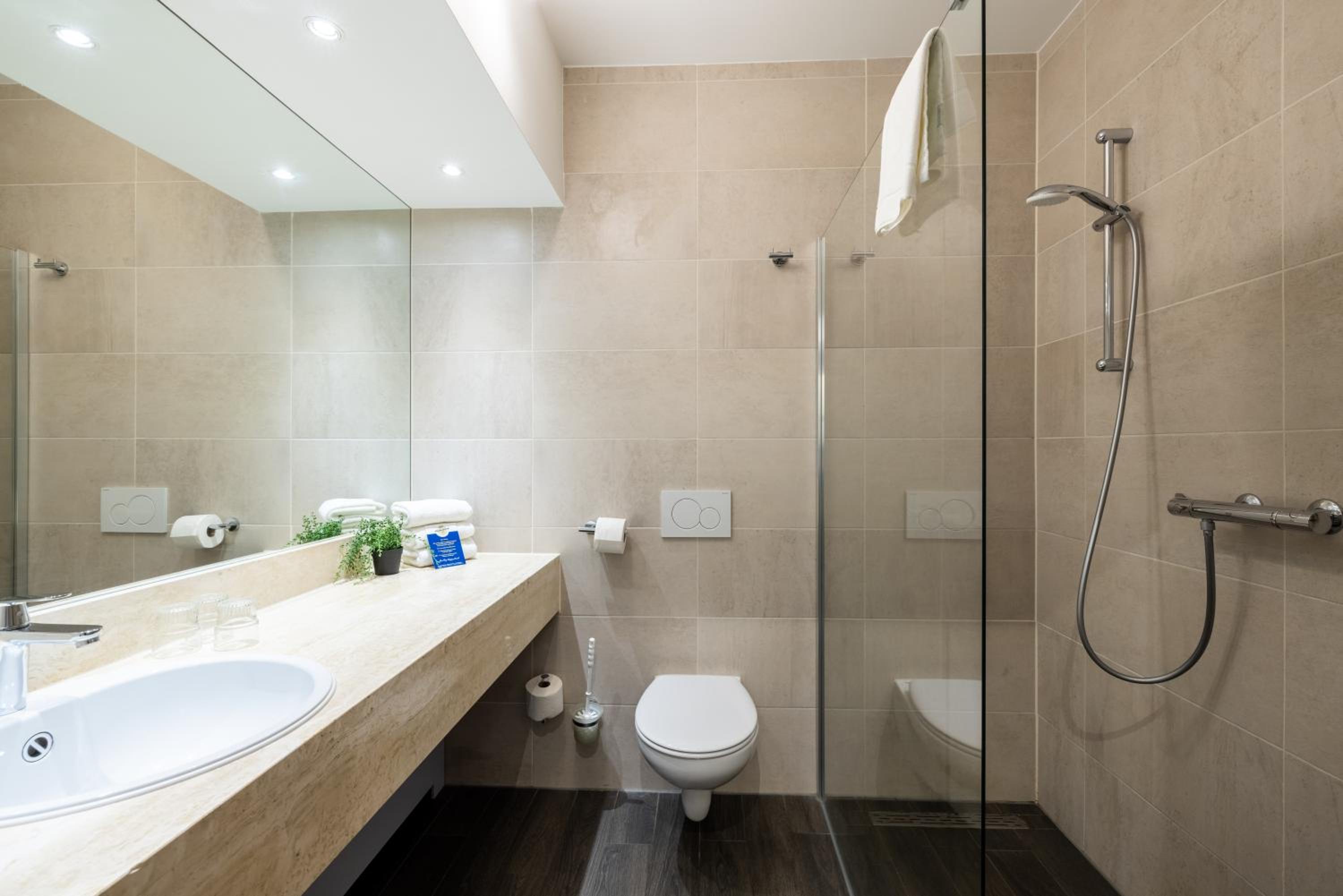 Standard Triple Room - Photo 5