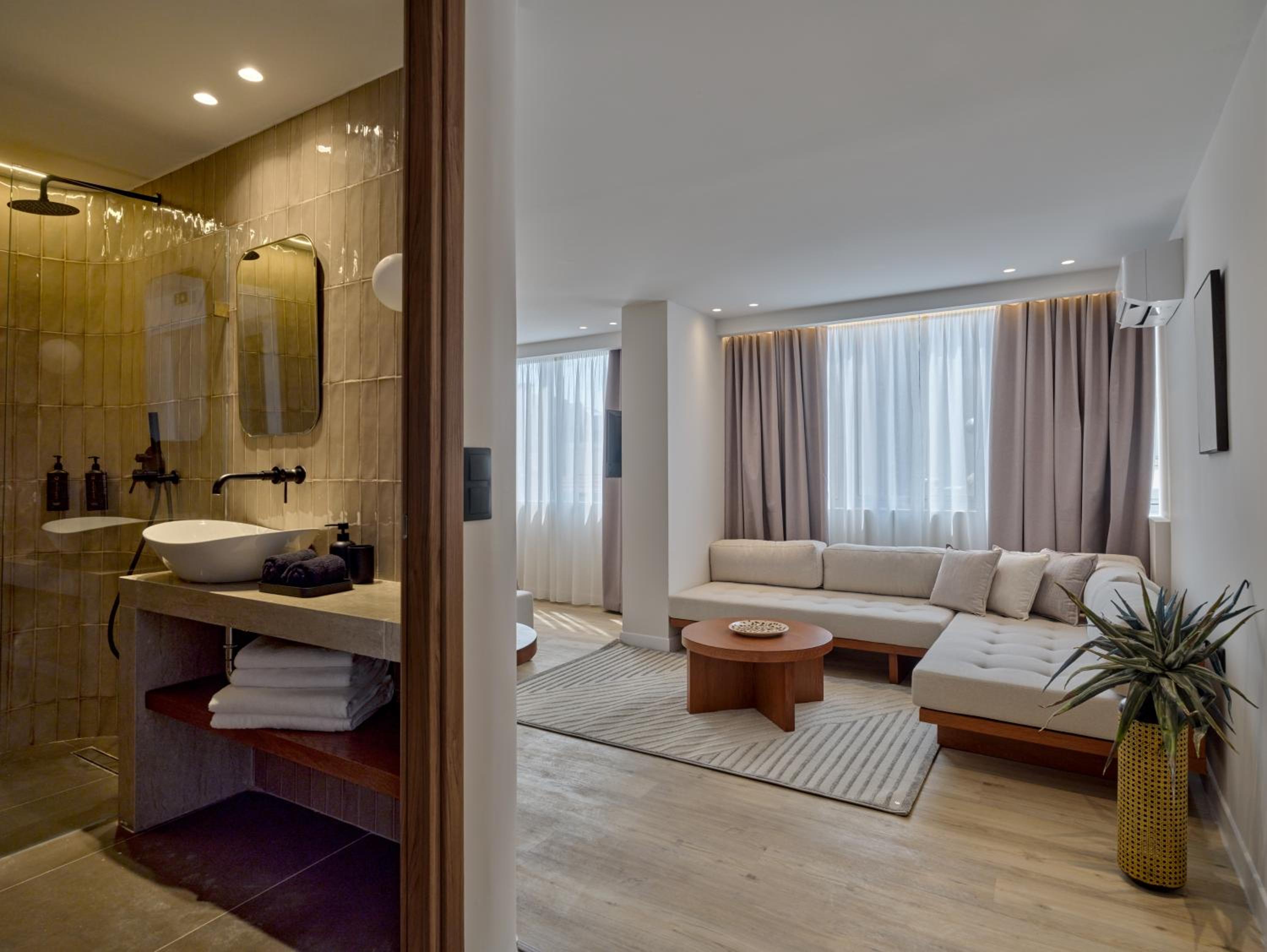 Deluxe Suite photo 3