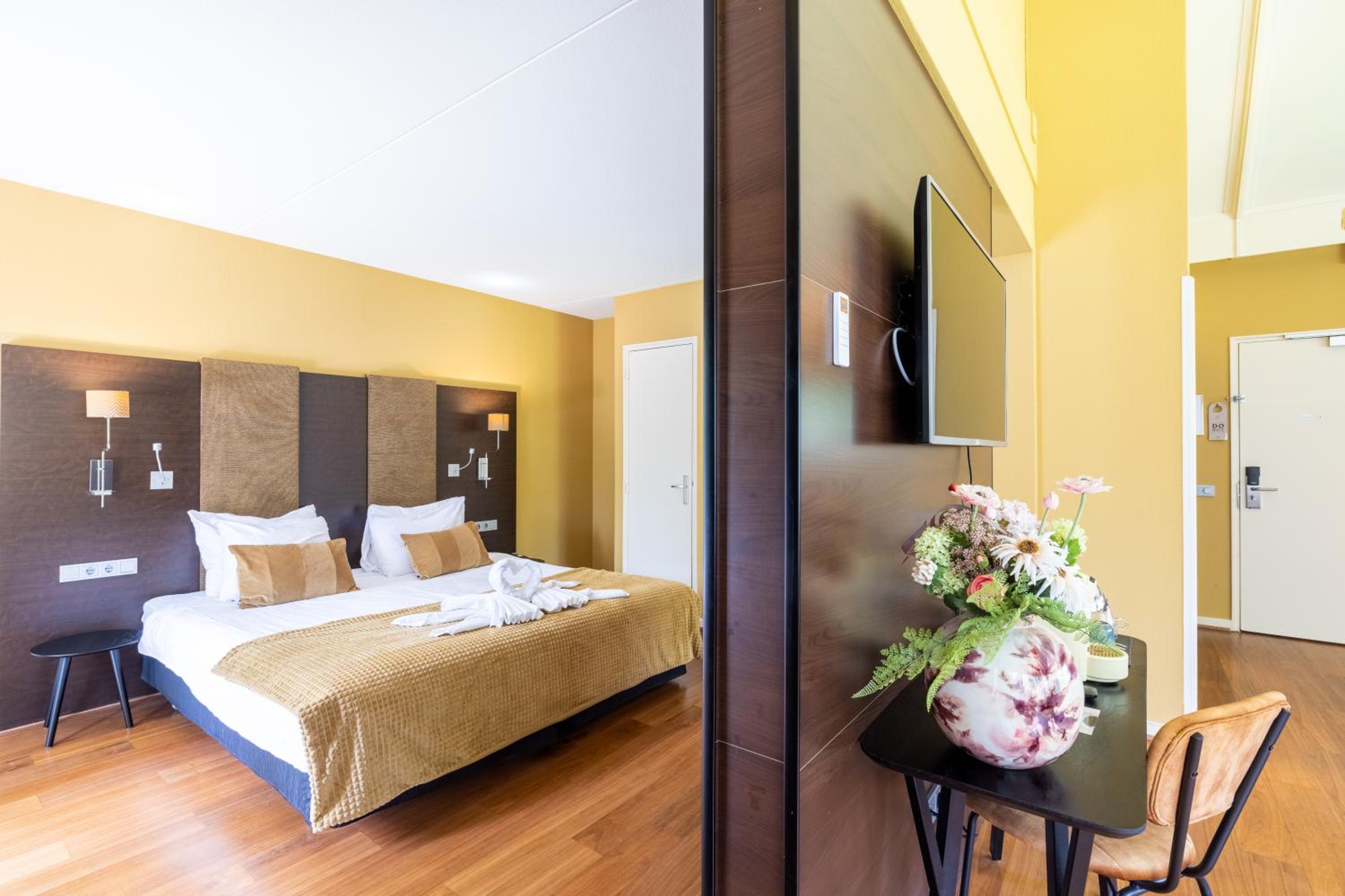 Suite - Photo 10