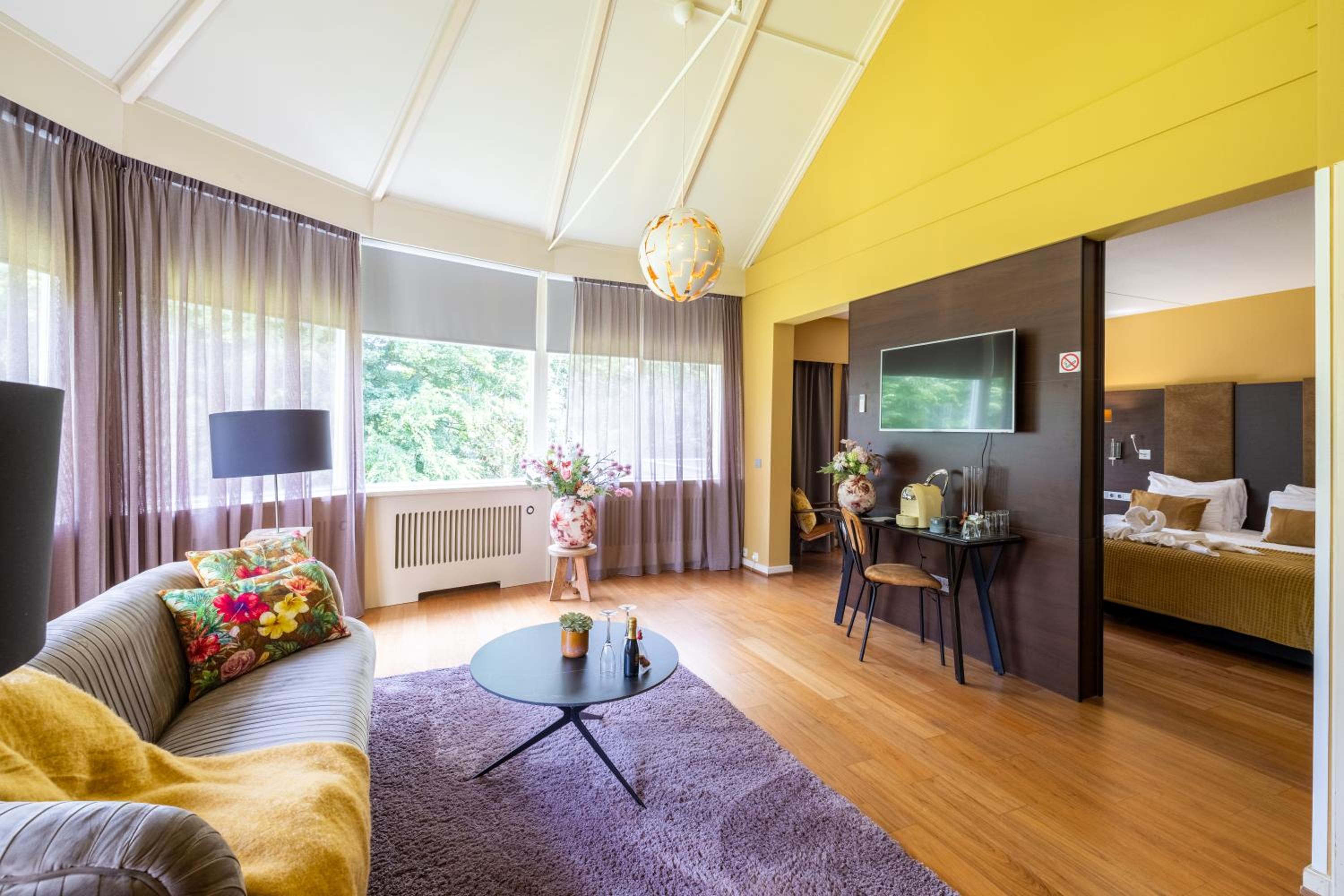 Suite - Photo 12