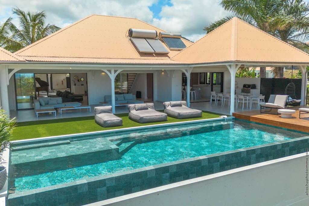 Villa photo 2