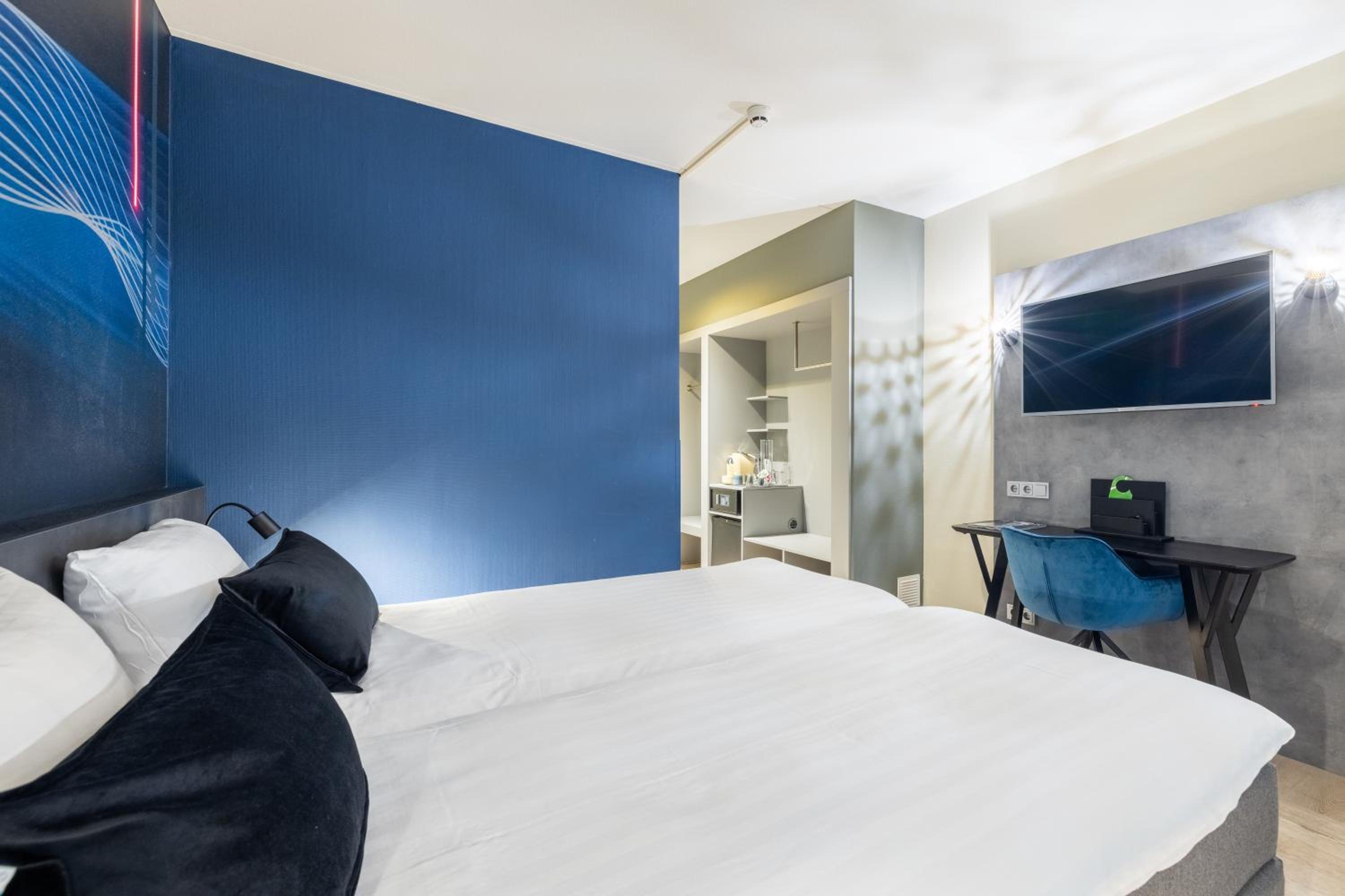 Standard Twin Room - Photo 8